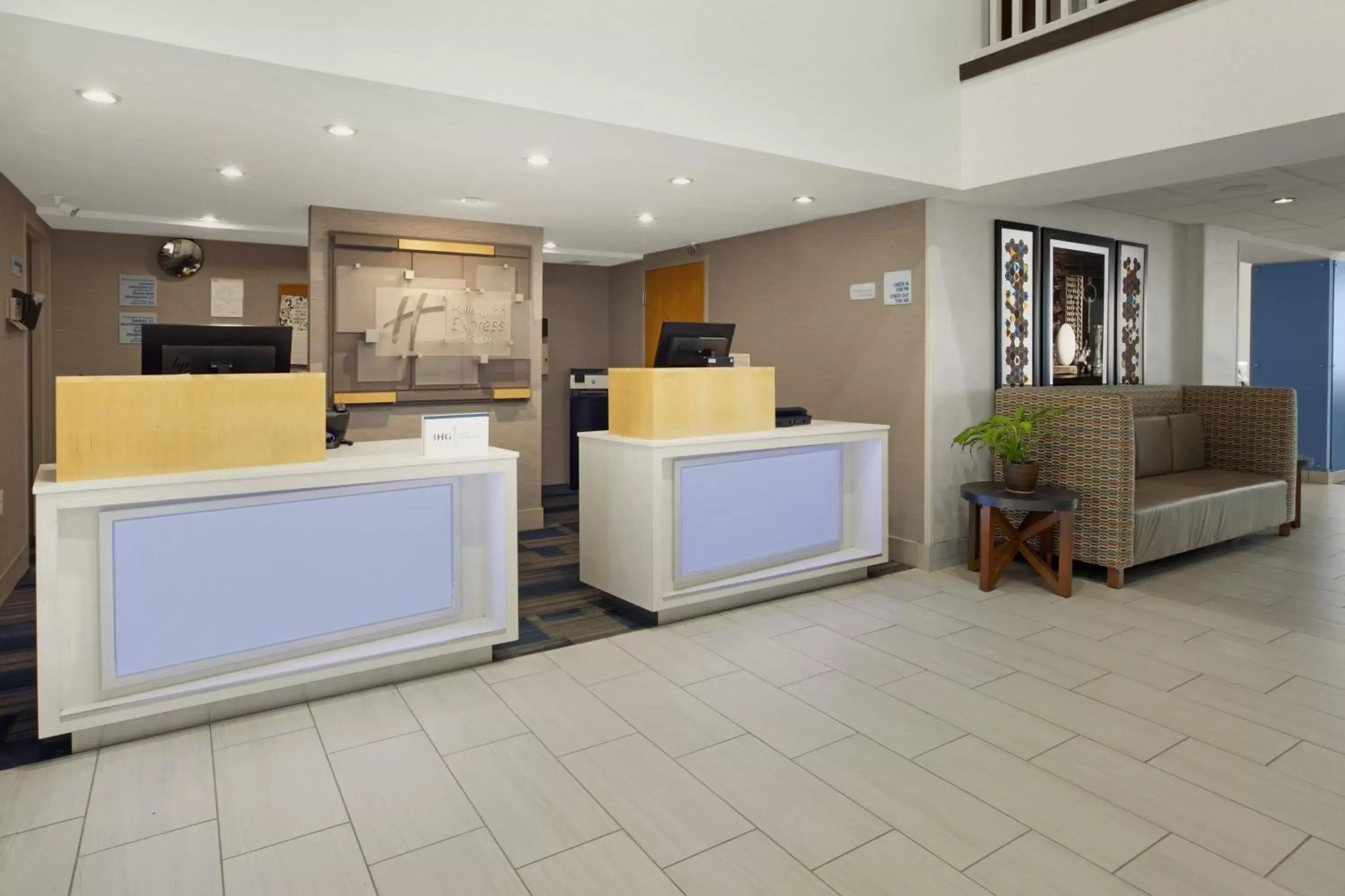Property building, Lobby/Reception in Holiday Inn Express Hotel & Suites Warrenton, an IHG Hotel