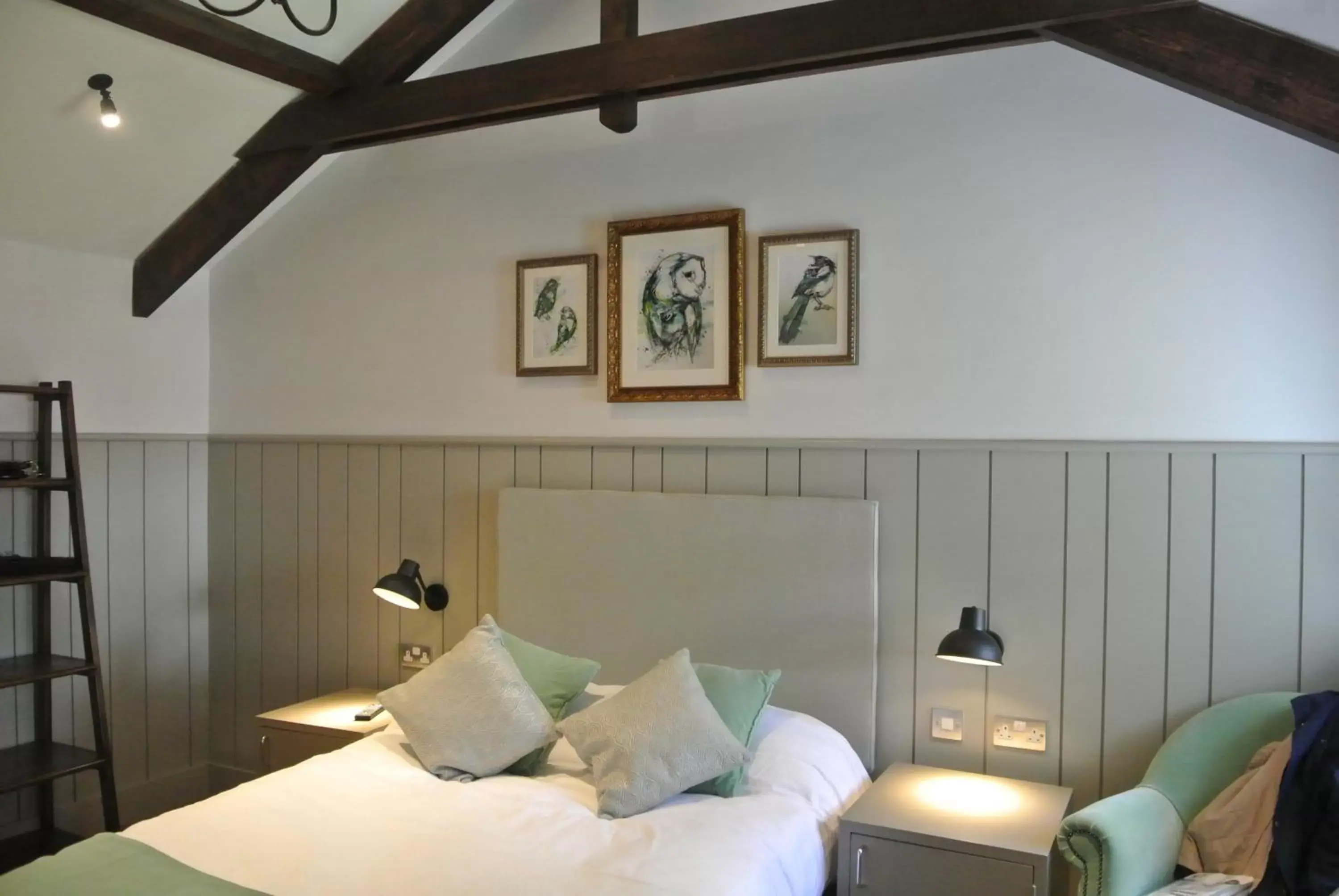 Bedroom, Bed in The Crown Pub, Dining & Rooms