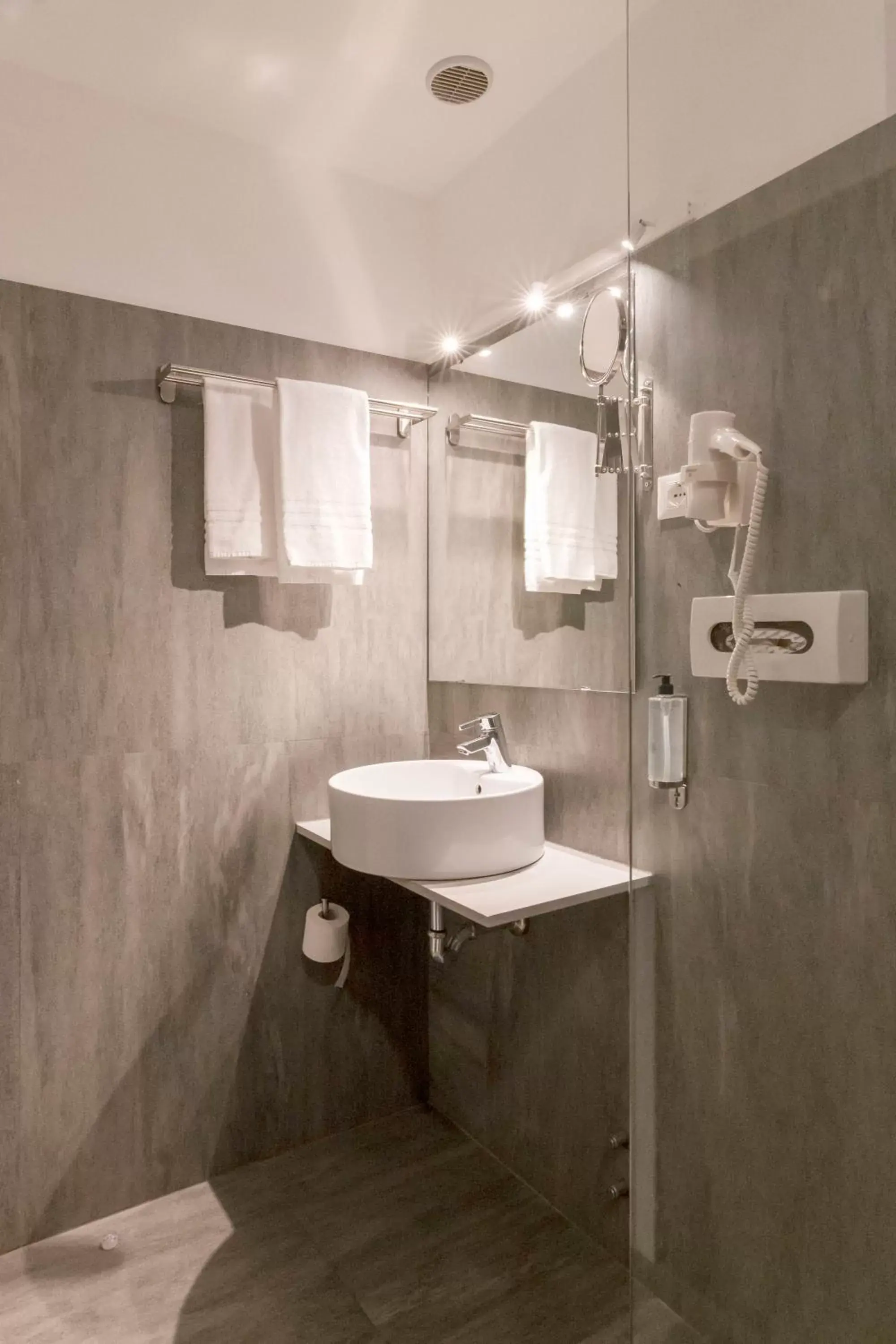 Bathroom in Kleos Hotel Milano