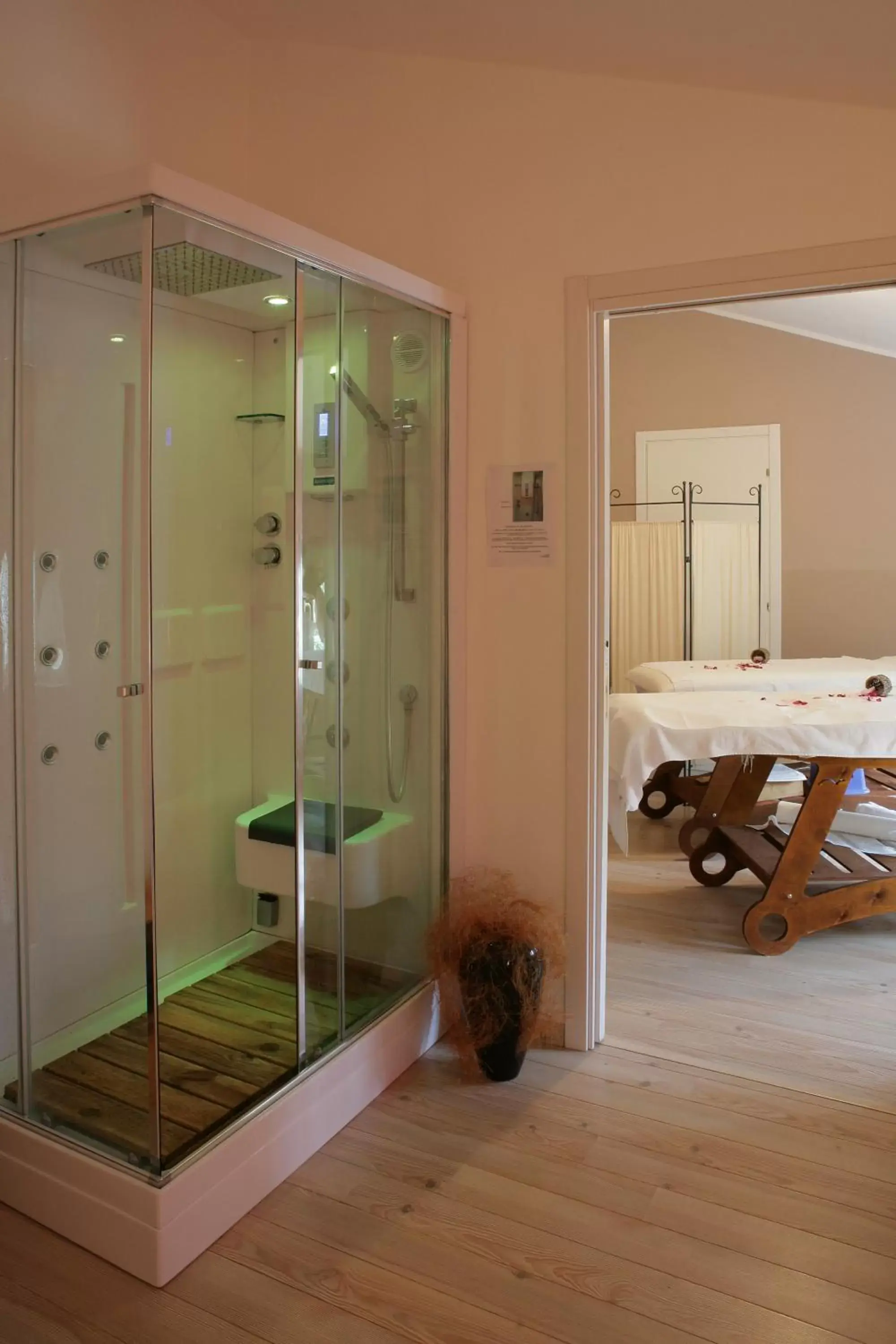 Spa and wellness centre/facilities, Bathroom in Hotel Valentino