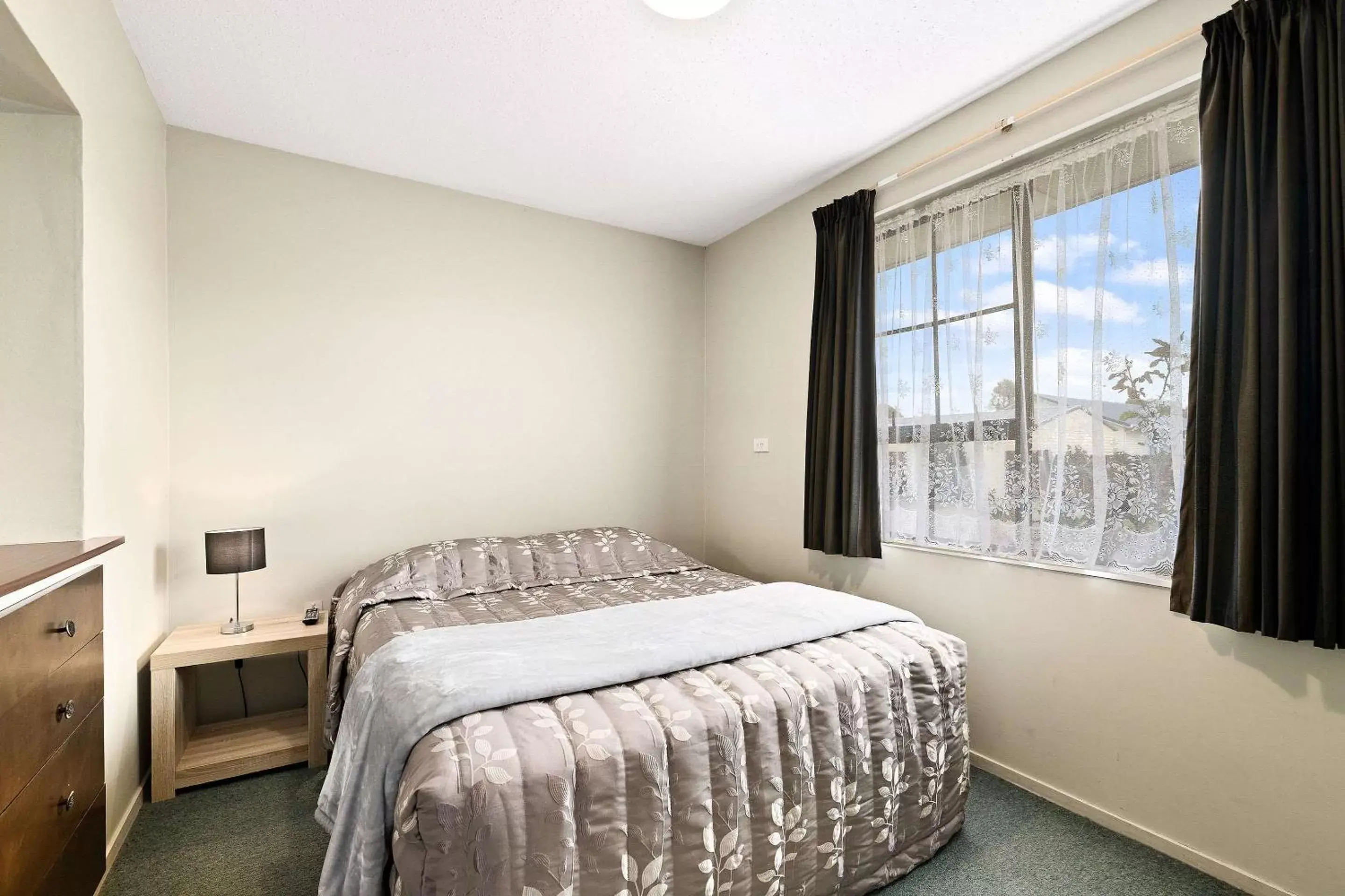 Photo of the whole room, Bed in Econo Lodge Canterbury Court Motel