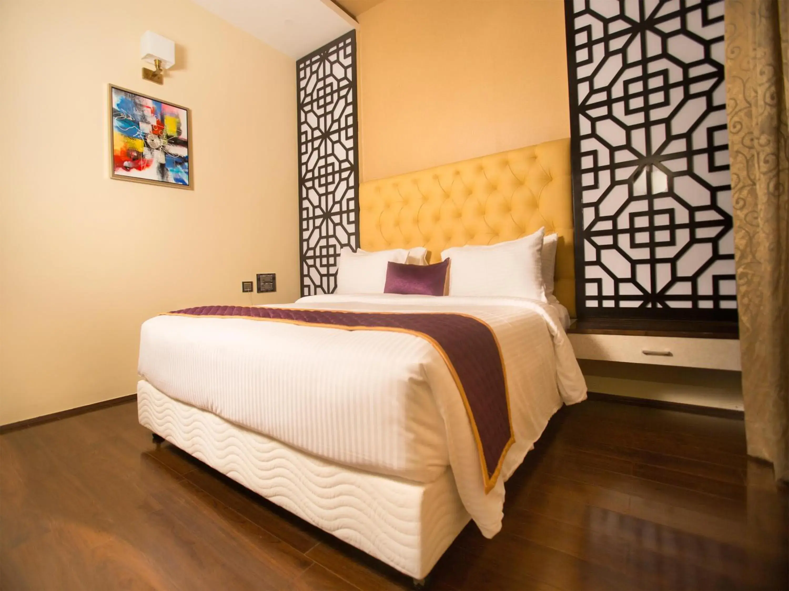 Bedroom, Bed in Crossway Parklane Airport Hotel Chennai