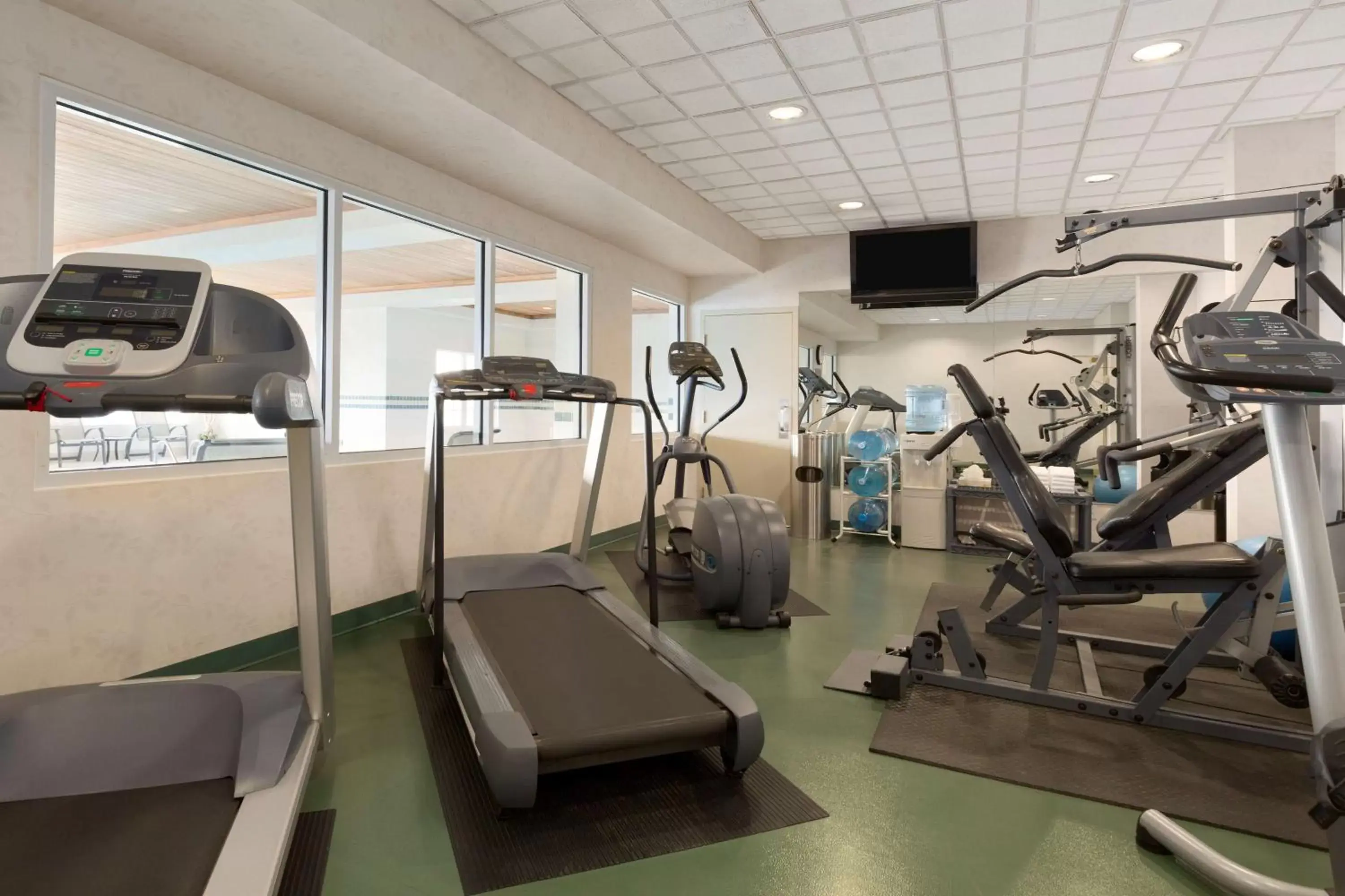 Activities, Fitness Center/Facilities in Country Inn & Suites by Radisson, Calgary-Northeast