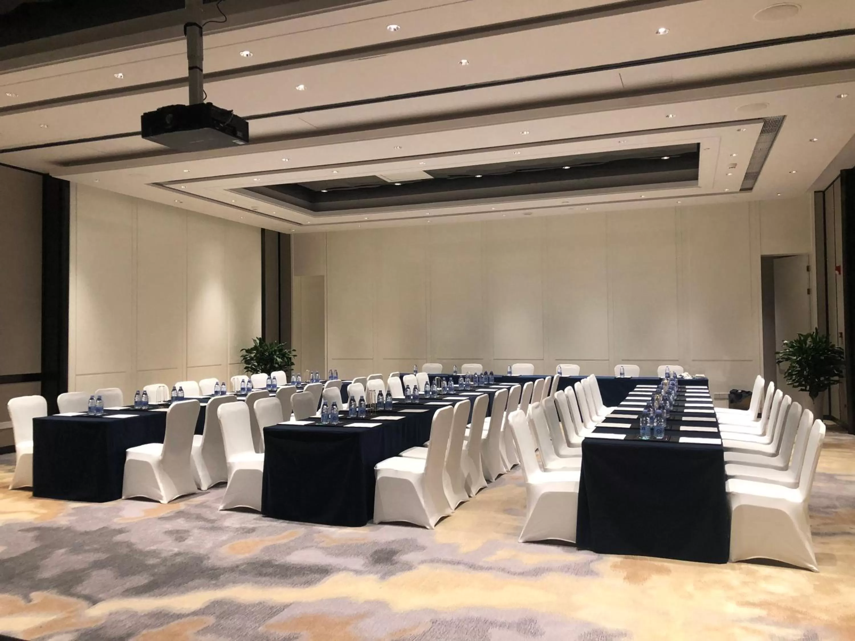 Meeting/conference room in Crowne Plaza Shenzhen Nanshan by IHG