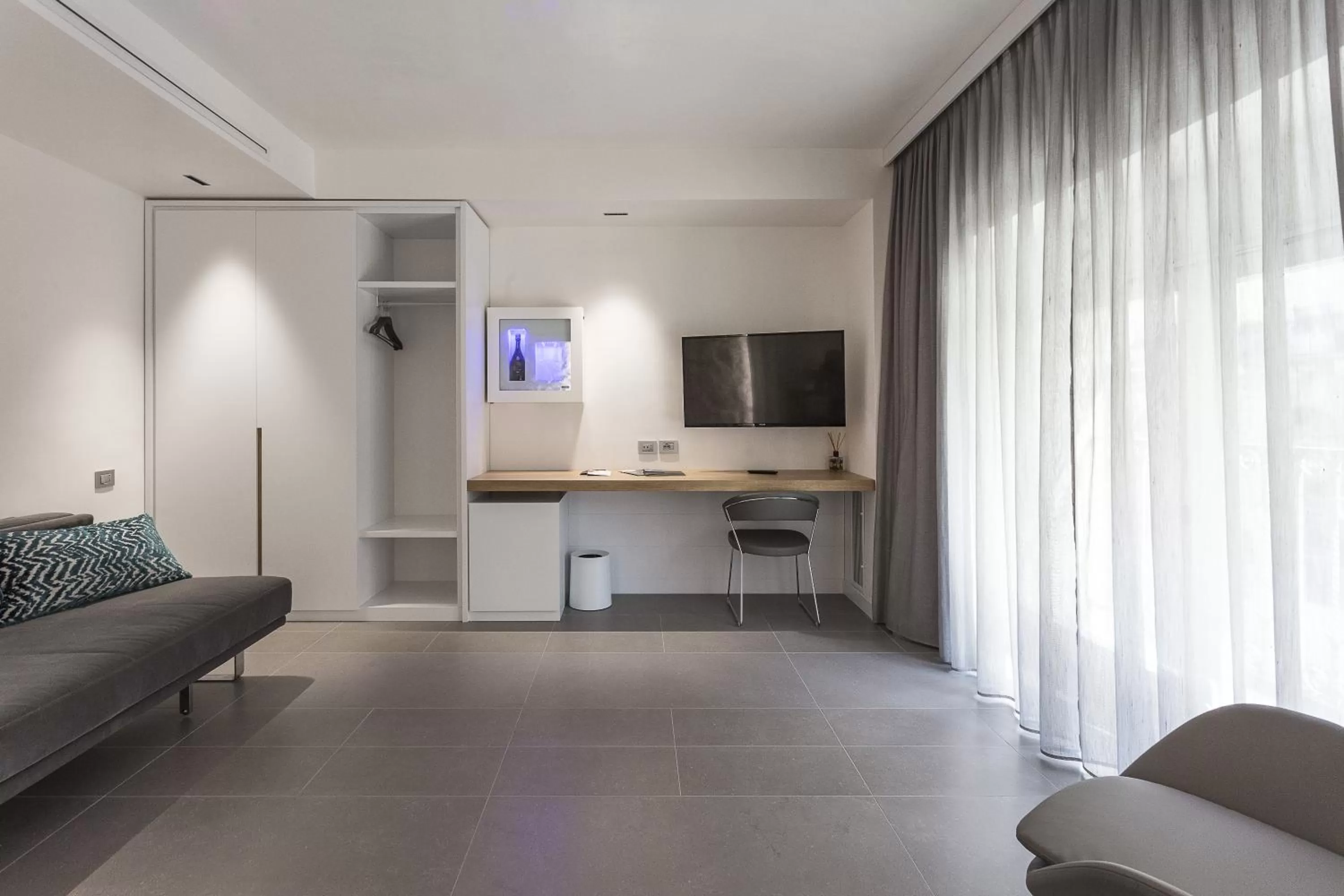 TV and multimedia in Caportigia Boutique Hotel