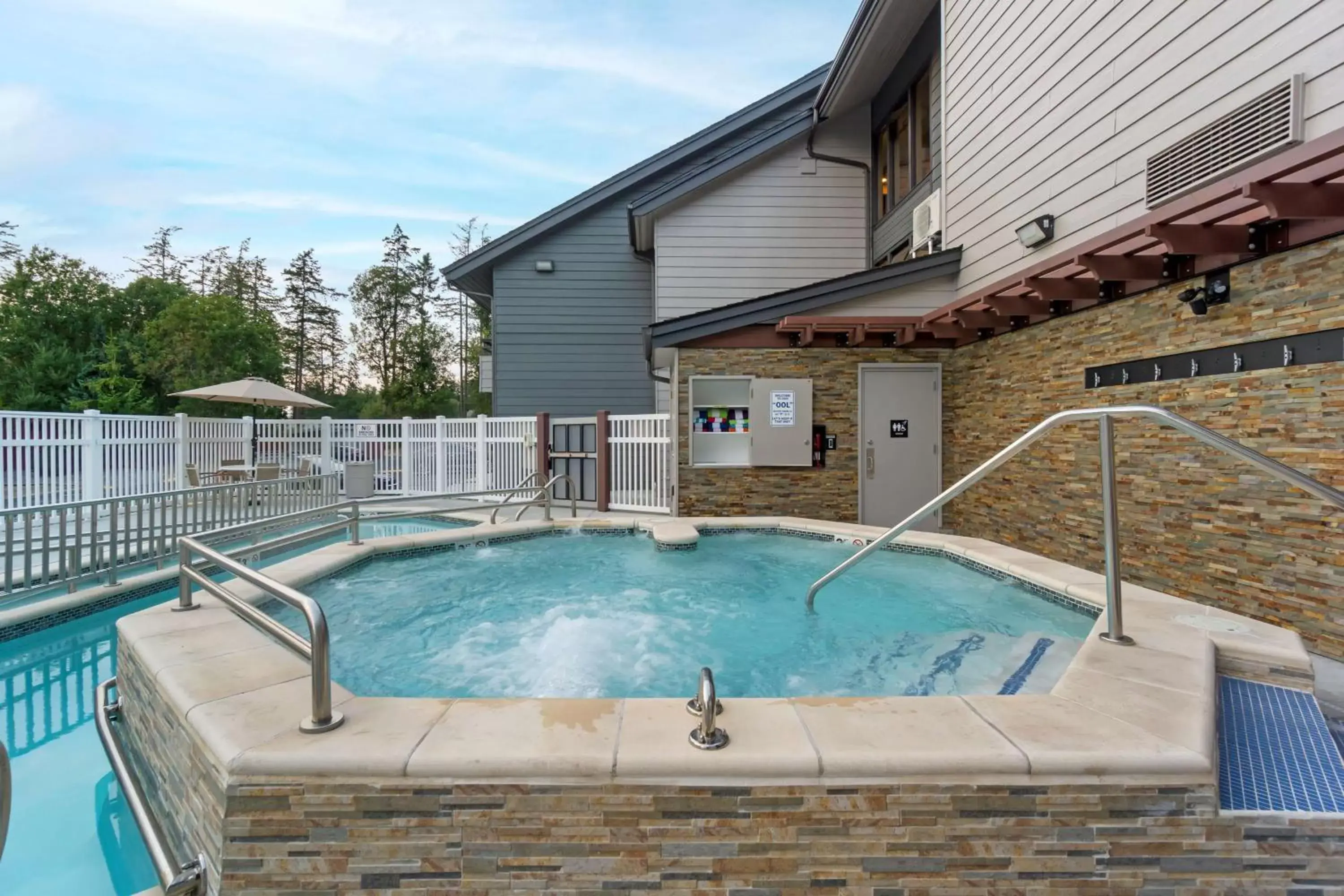 Pool view, Swimming Pool in Best Western Plus Oak Harbor Hotel and Conference Center