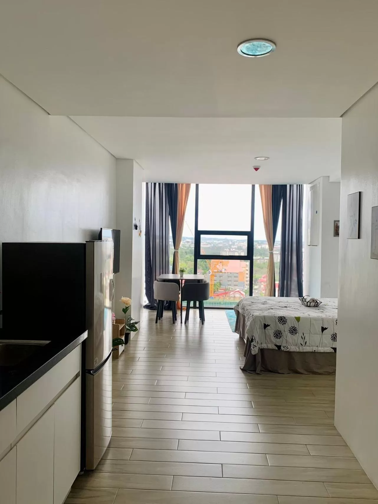 Cebu City Condo Hotel in Meridian with Netflix and WIFI, near Ayala and IT Park U7 09 11
