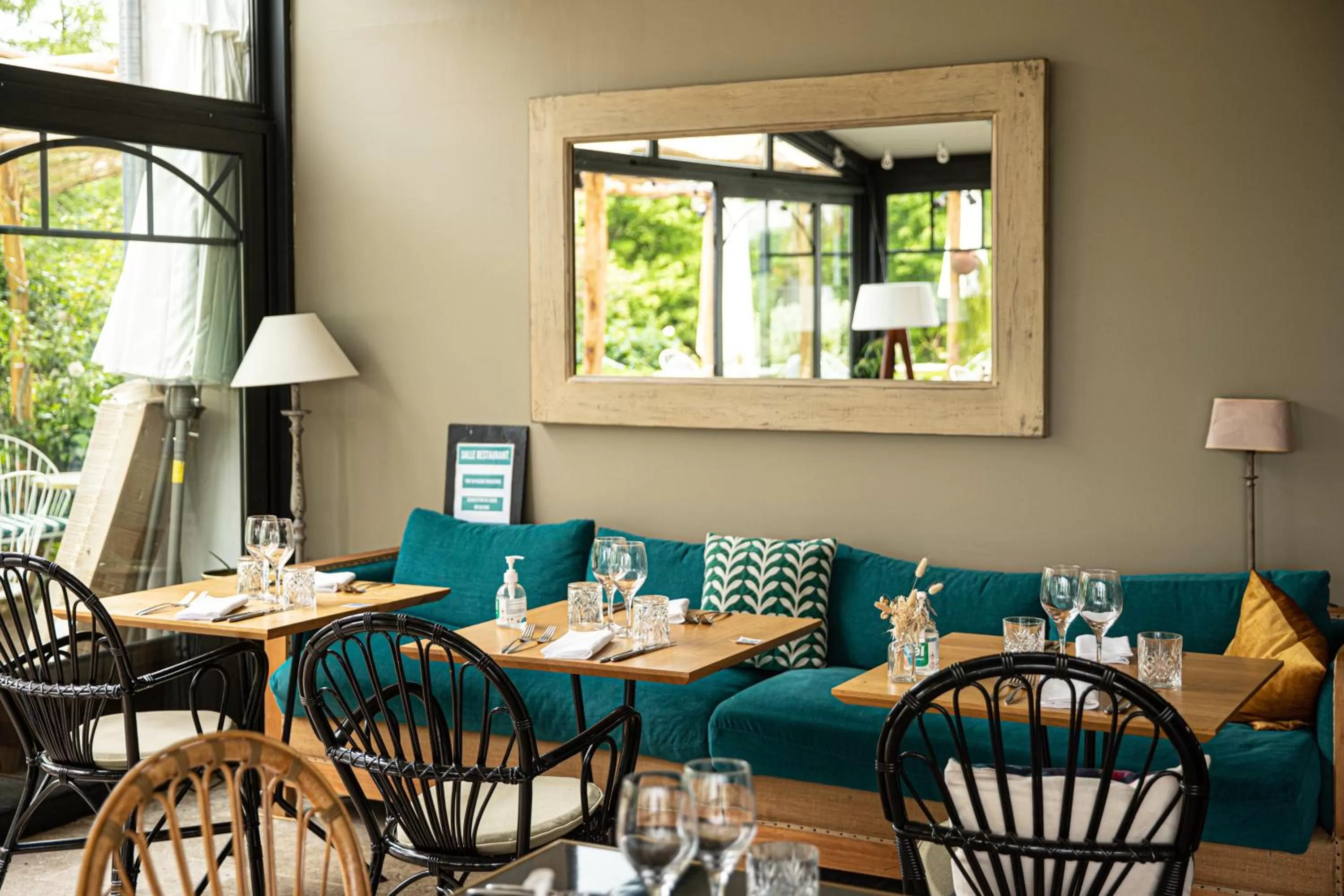 Restaurant/places to eat in Domaine de Bellevue, The Originals Relais