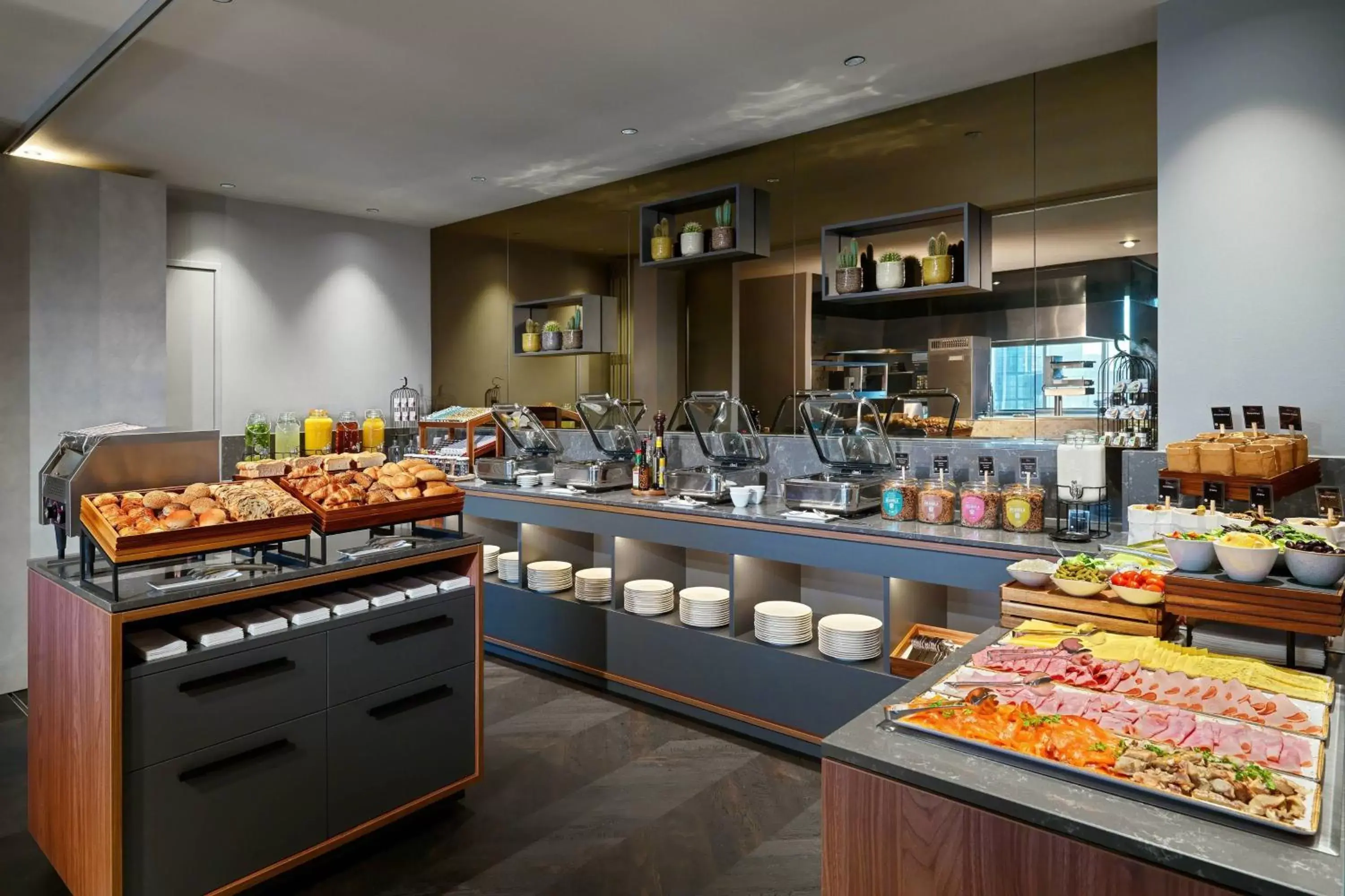 Breakfast, Restaurant/Places to Eat in Rotterdam Marriott Hotel