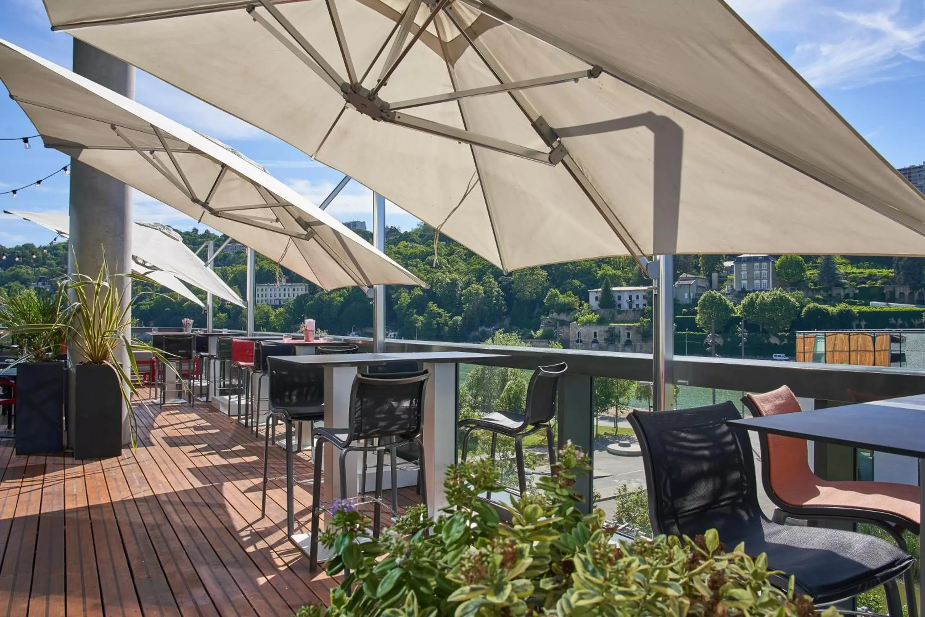 Restaurant/places to eat in Novotel Lyon Confluence