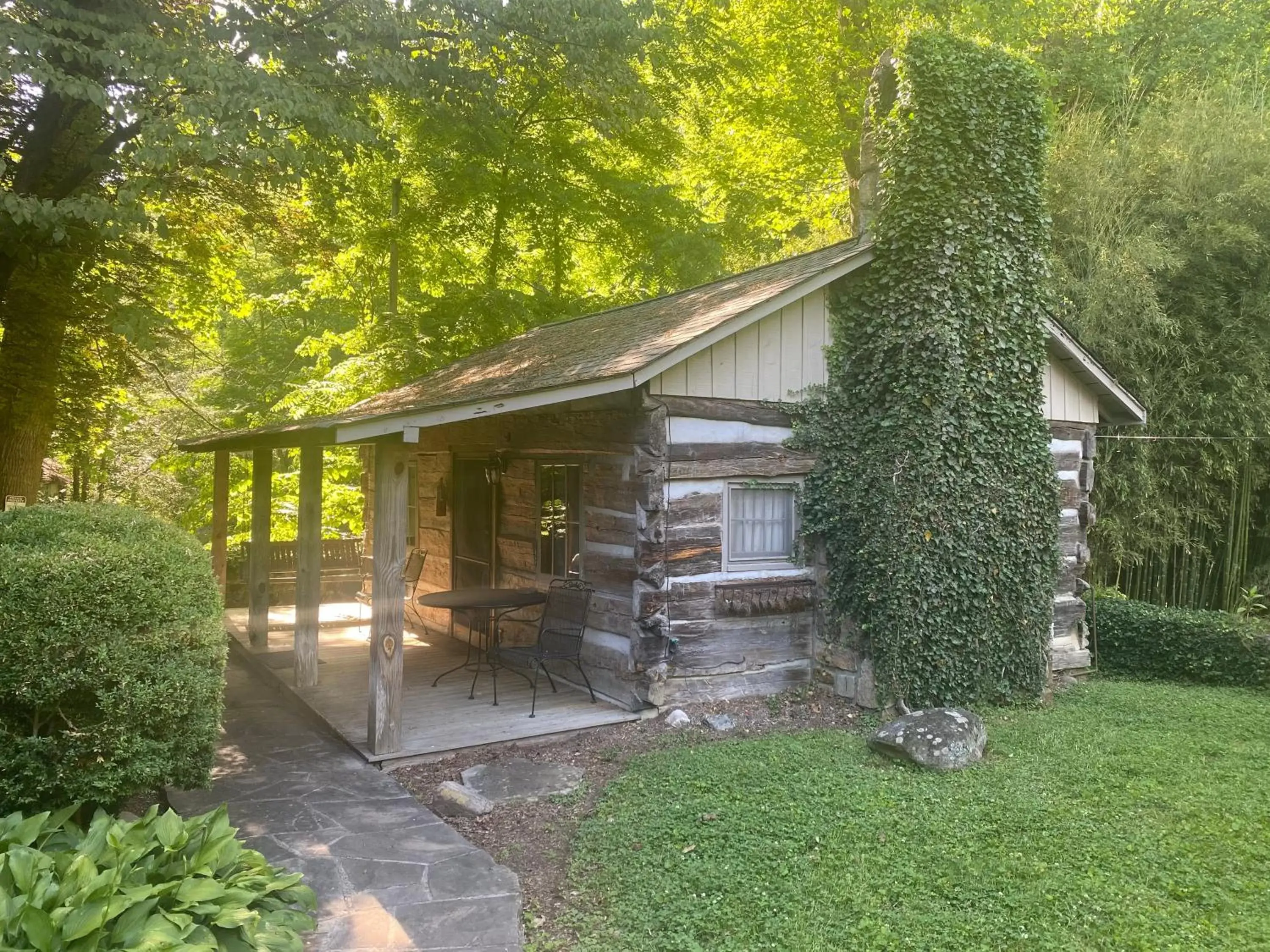 Property Building in Carr's Northside Hotel and Cottages