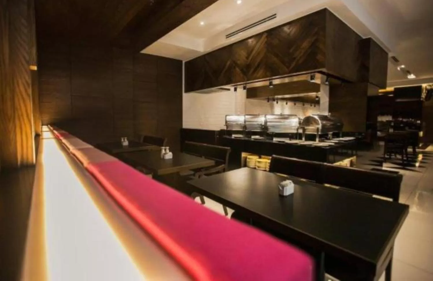 Restaurant/places to eat in Crystal Crown Hotel JB