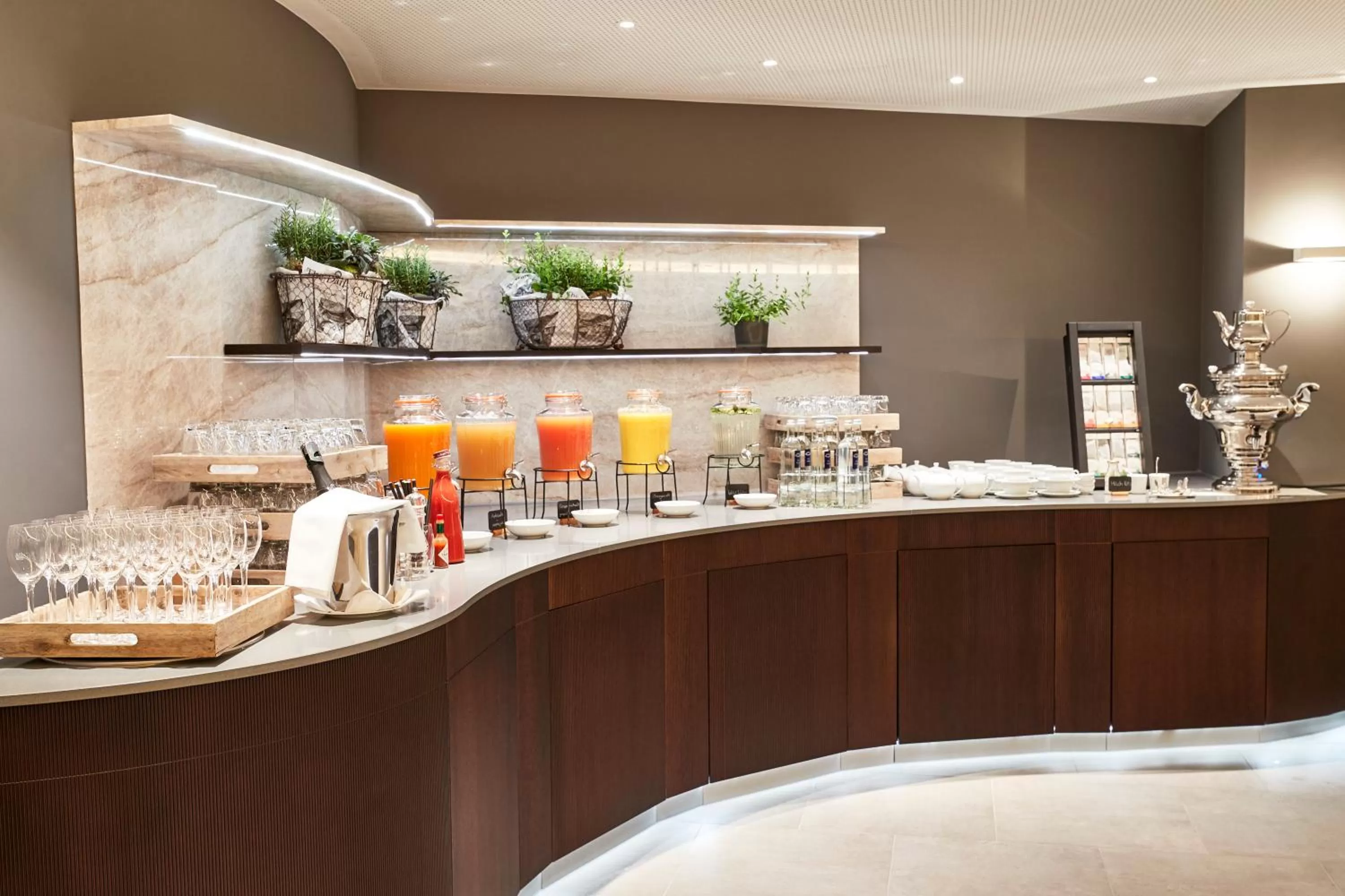 Buffet breakfast in Steigenberger Hotel Hamburg