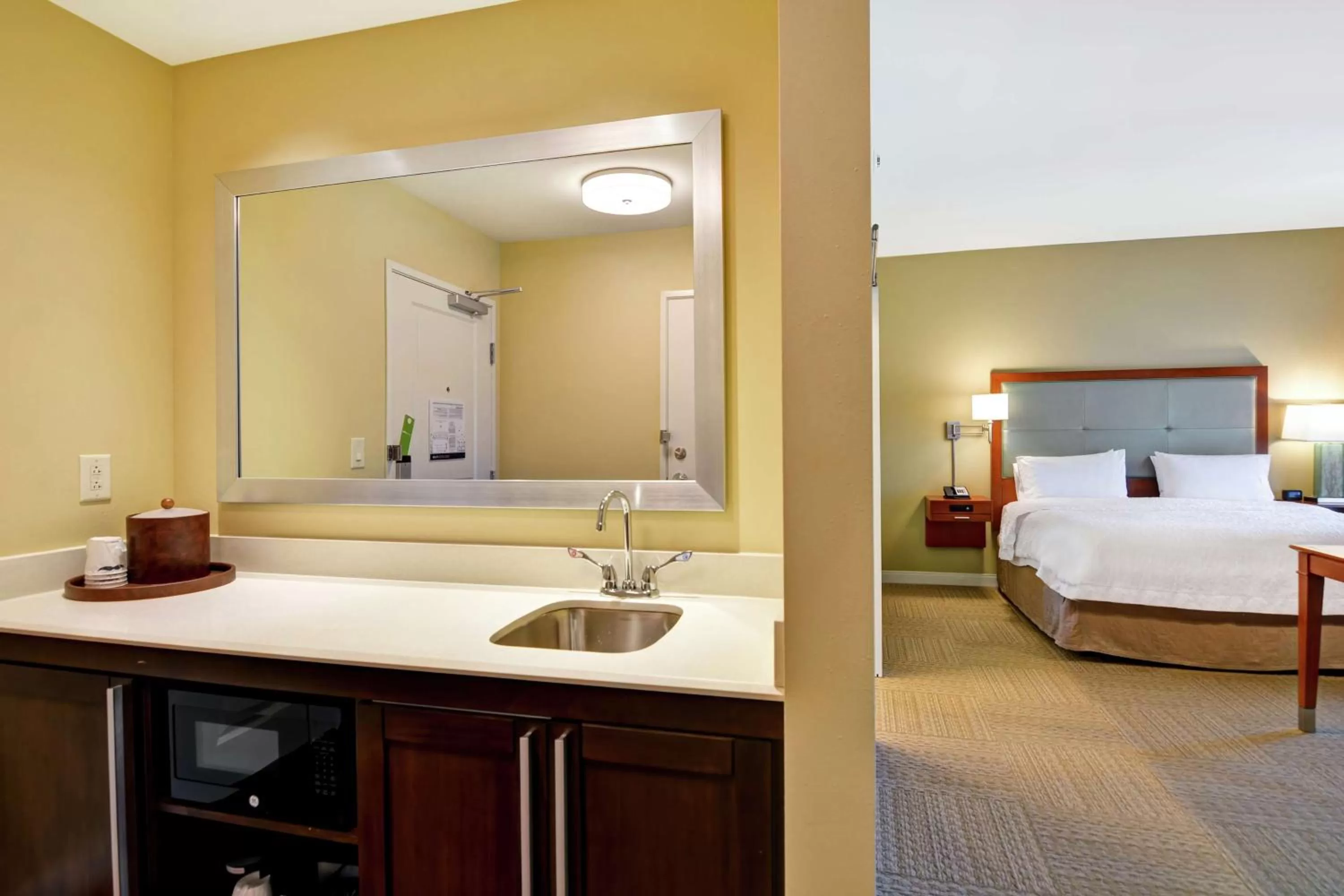 Bathroom, Bed in Hampton Inn & Suites Charleston Airport