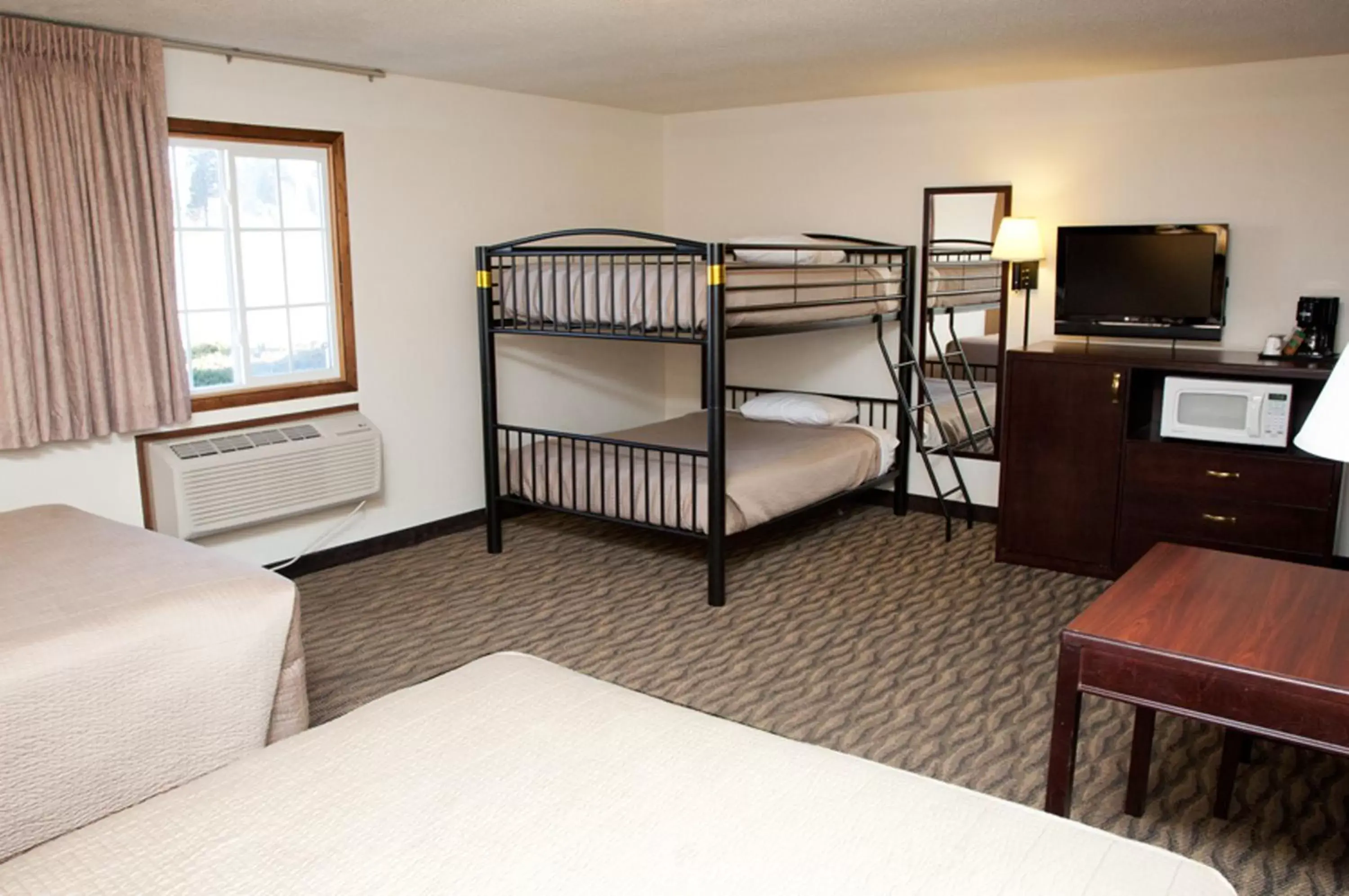 bunk bed in Americas Best Value Inn & Suites Atlantic