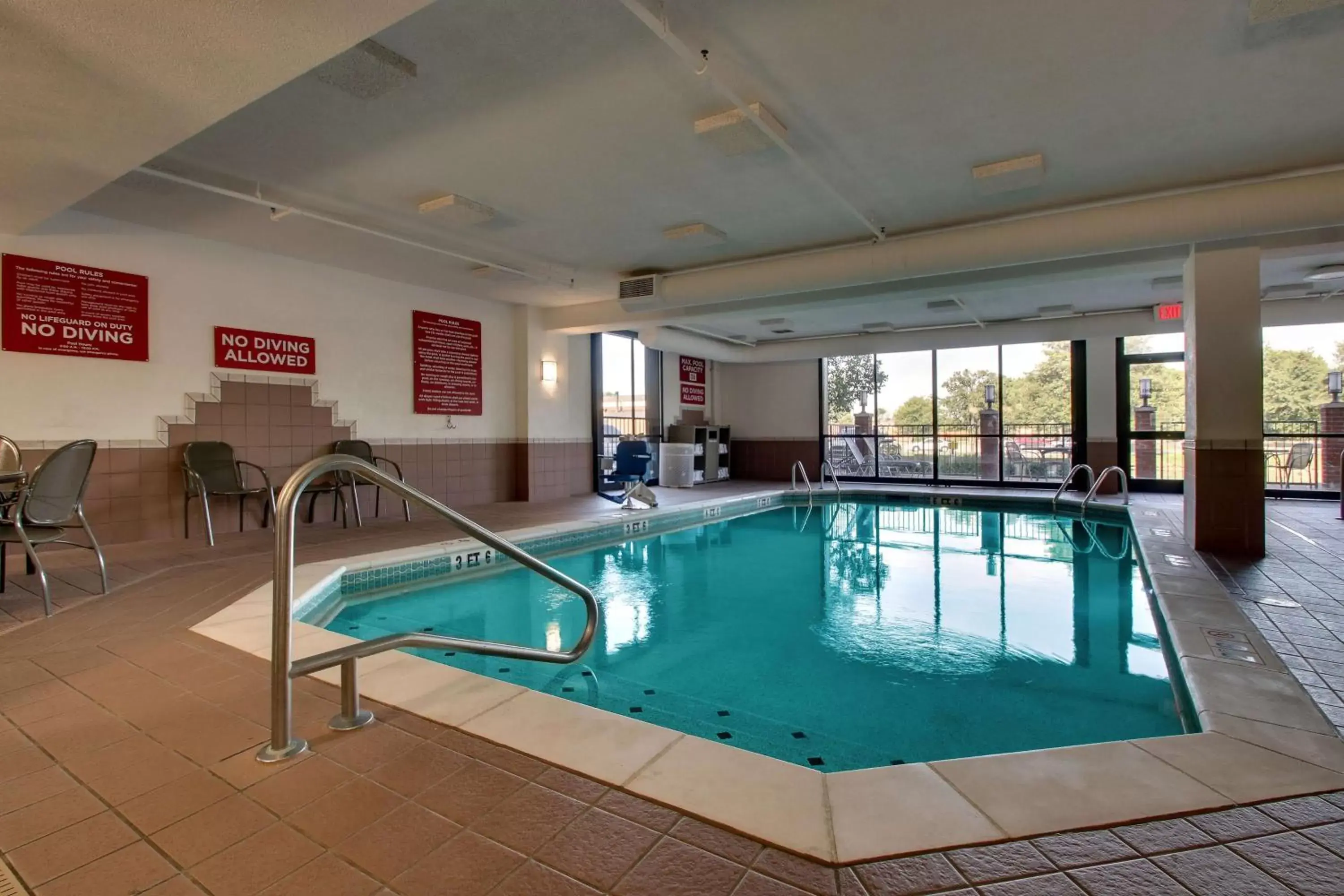 Activities, Swimming Pool in Drury Inn & Suites Evansville East