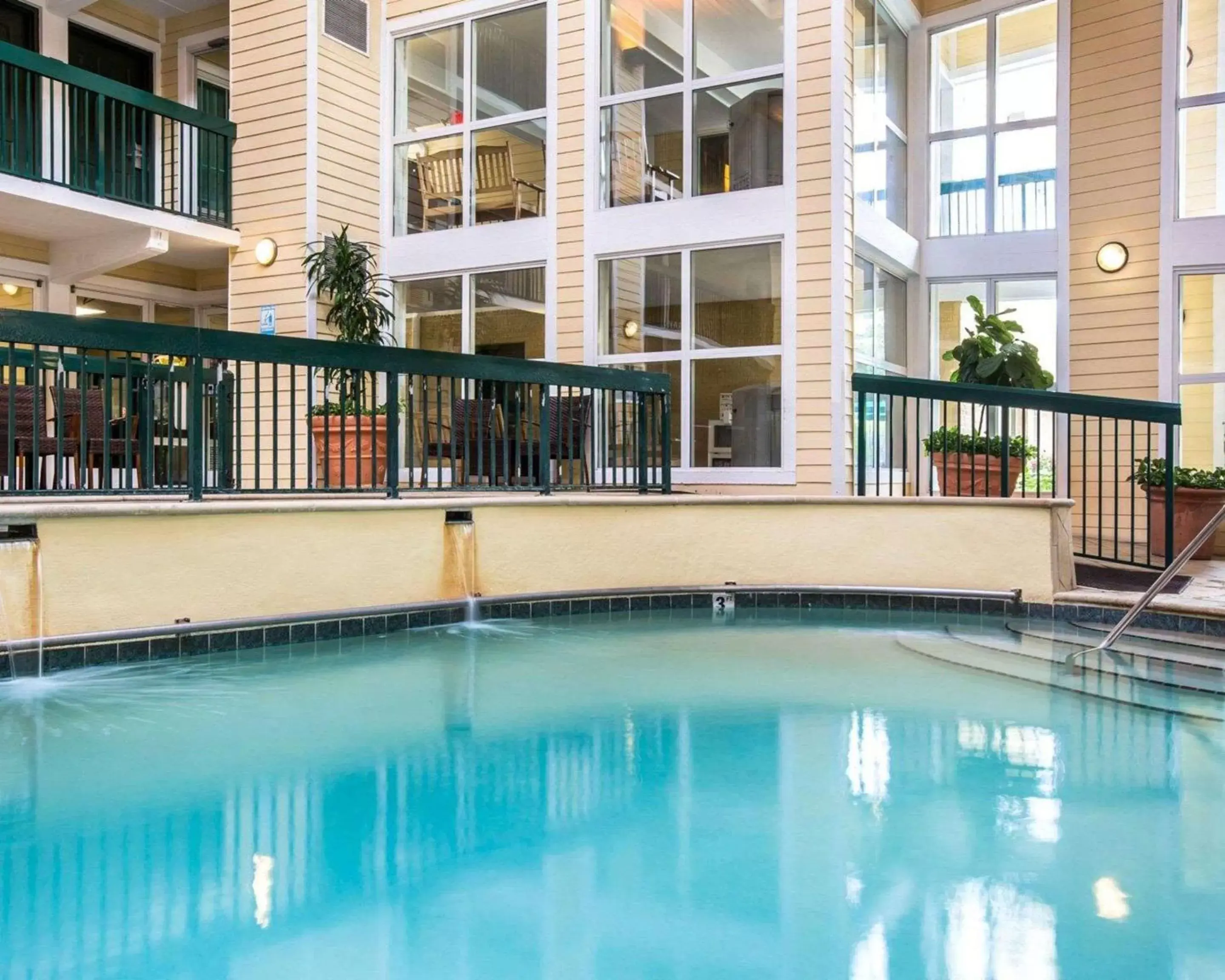 Activities, Swimming Pool in Econo Lodge Pigeon Forge Riverside