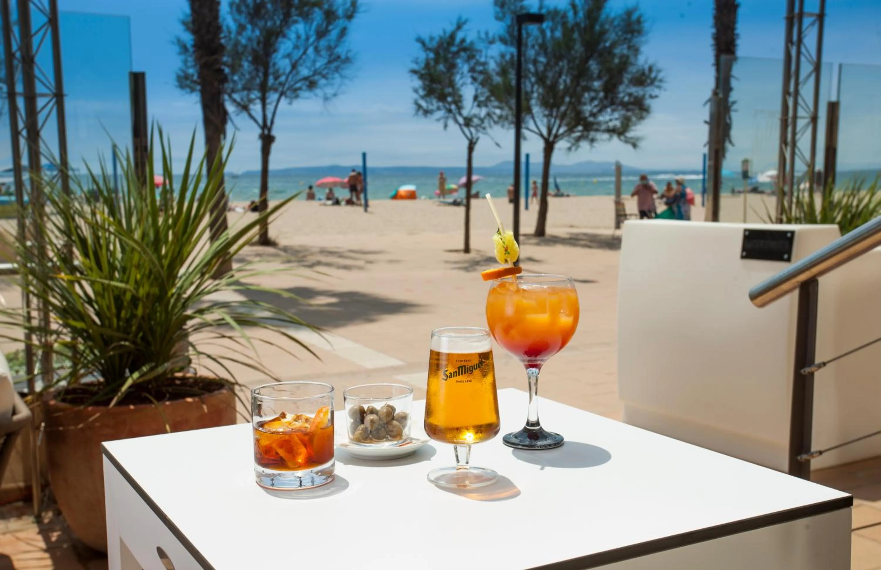 Day in Hotel Monterrey Roses by Pierre & Vacances