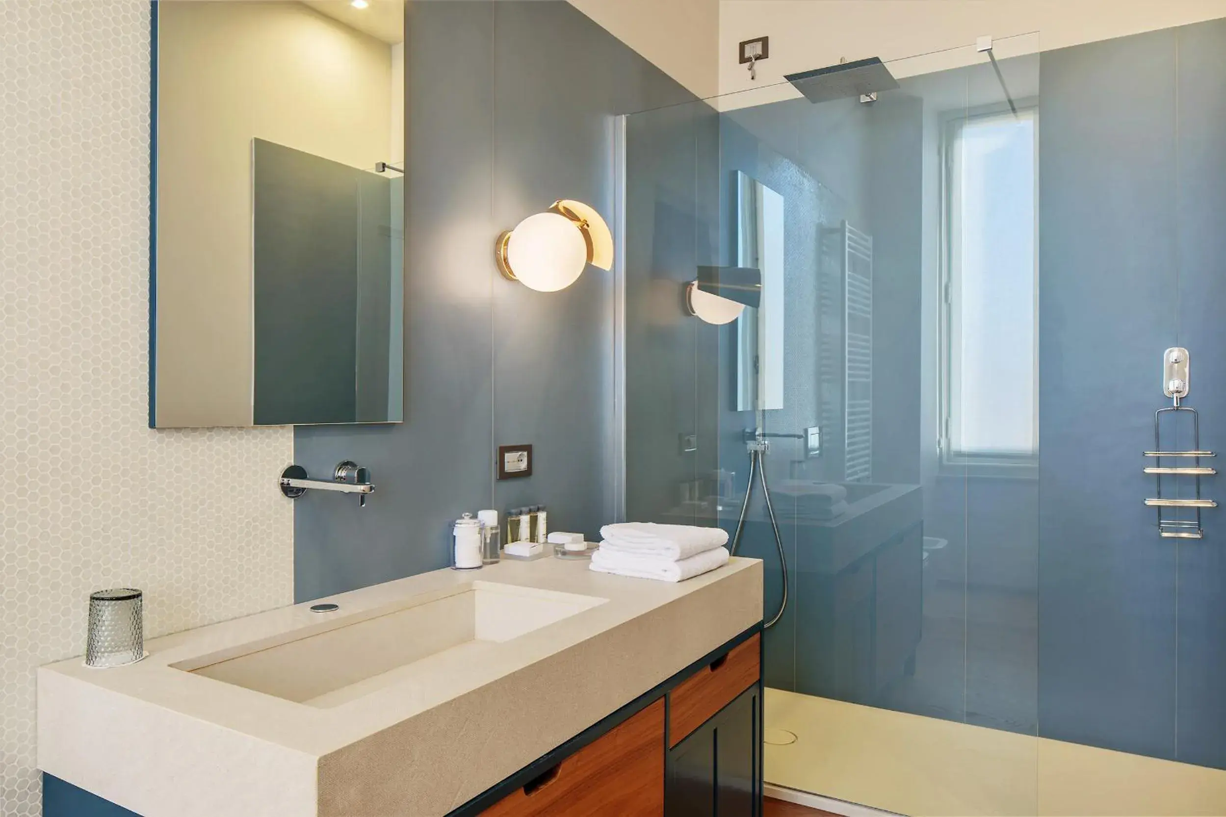 Shower, Bathroom in Villa Riviera Resort