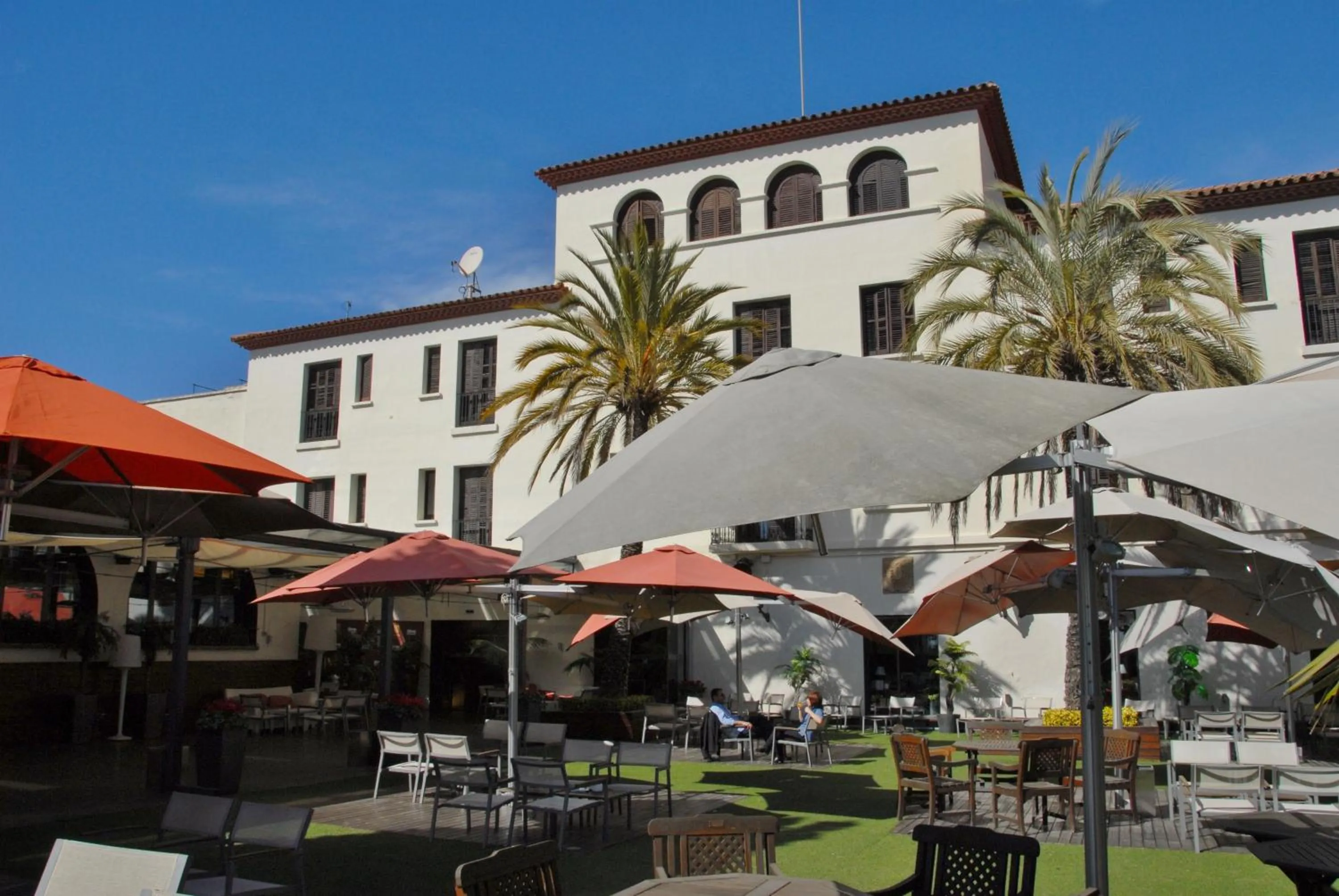 Facade/entrance in Hotel El Castell
