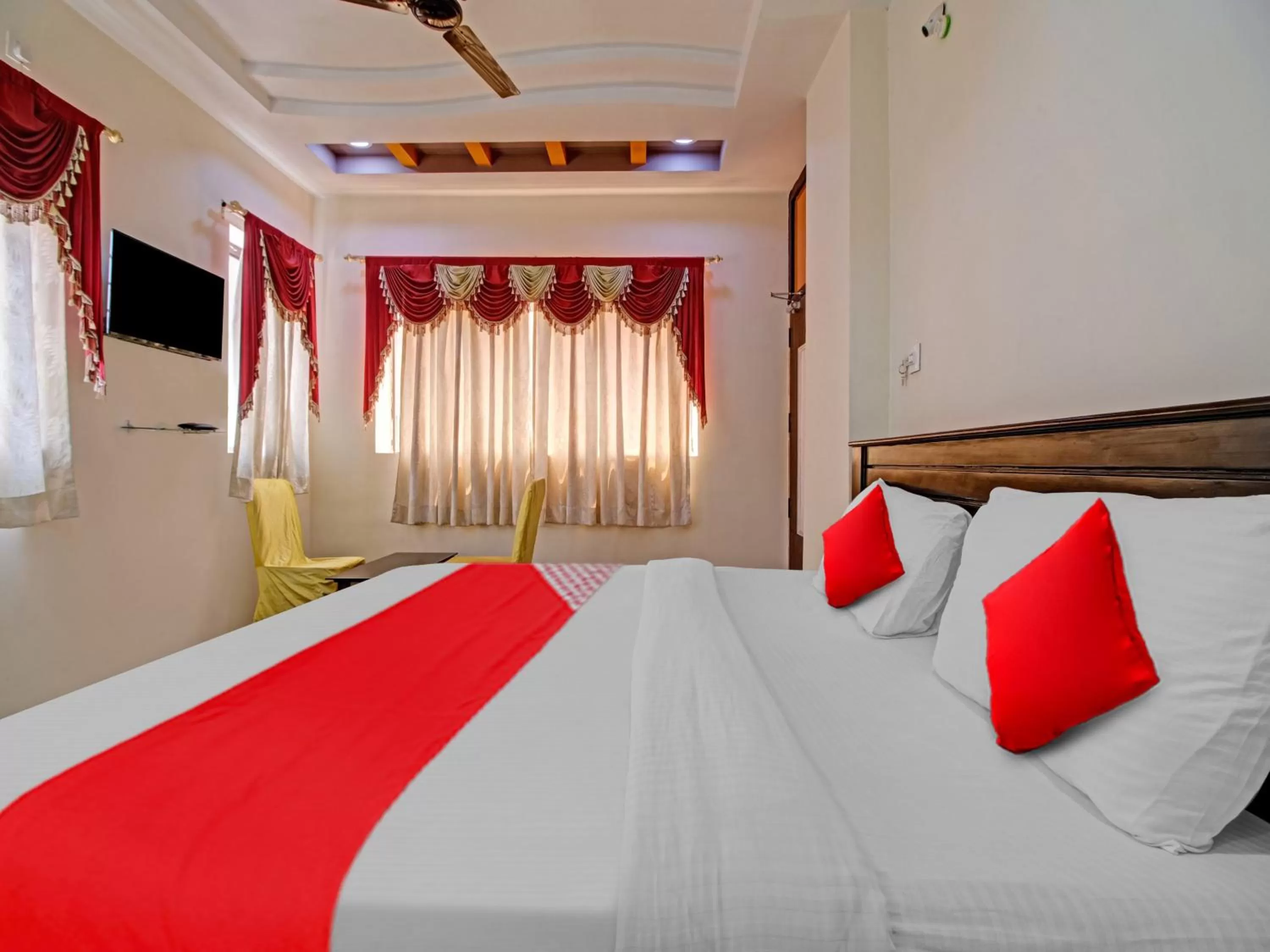 Bedroom, Bed in OYO Flagship Kk Royal Grand