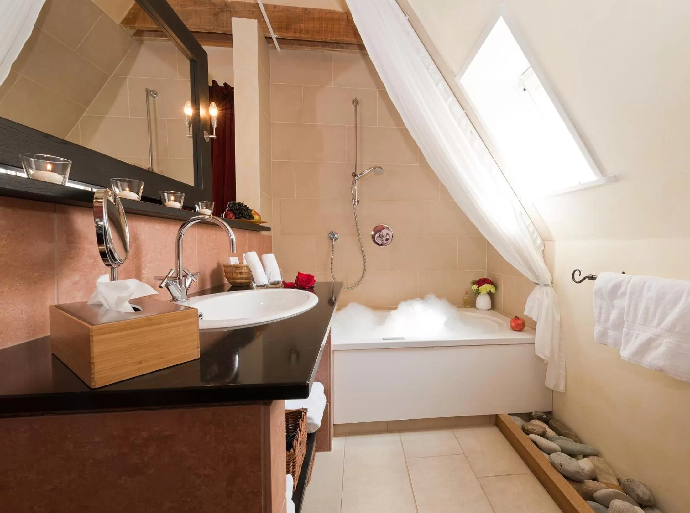 Bath, Bed in Laurentius Boutique-Hotel & Restaurant
