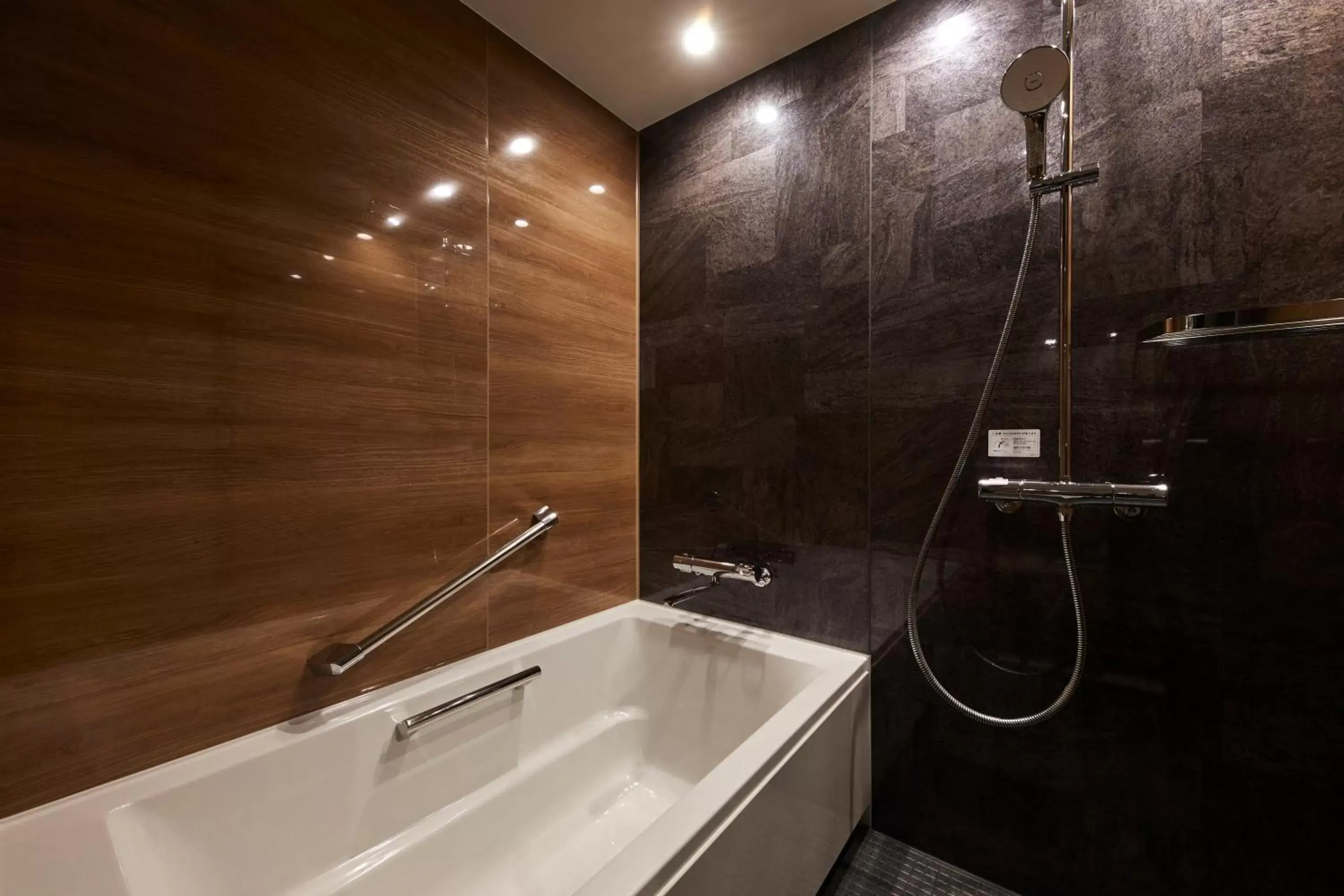 Bath, Bathroom in Hotel Nikko Kanazawa