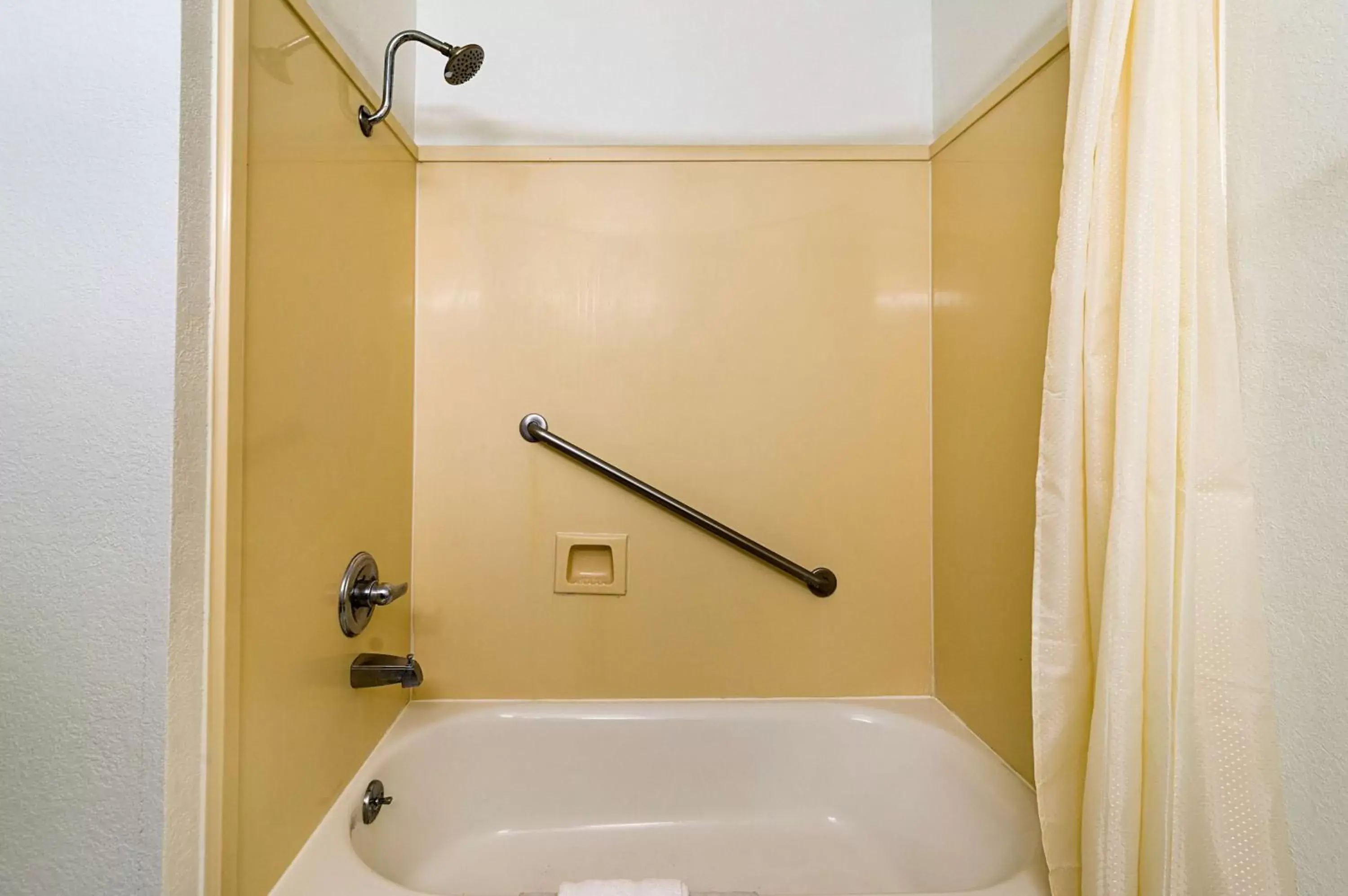 Shower, Bathroom in Motel 6-New Iberia, LA