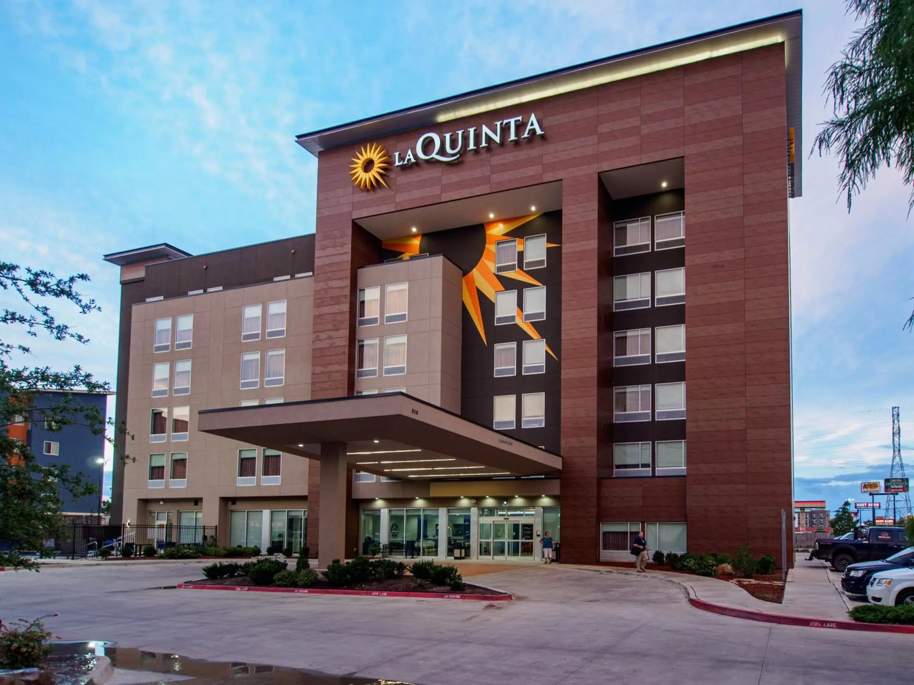 Property Building in La Quinta by Wyndham Oklahoma City Airport