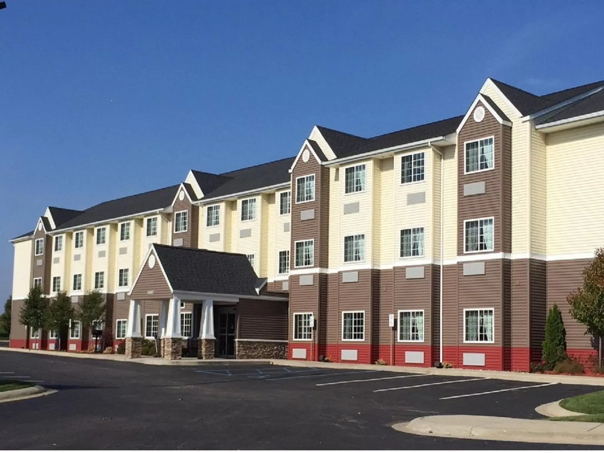 Property building in Sleep Inn & Suites Kalamazoo Southwest Property building in Sleep Inn & Suites Kalamazoo Southwest