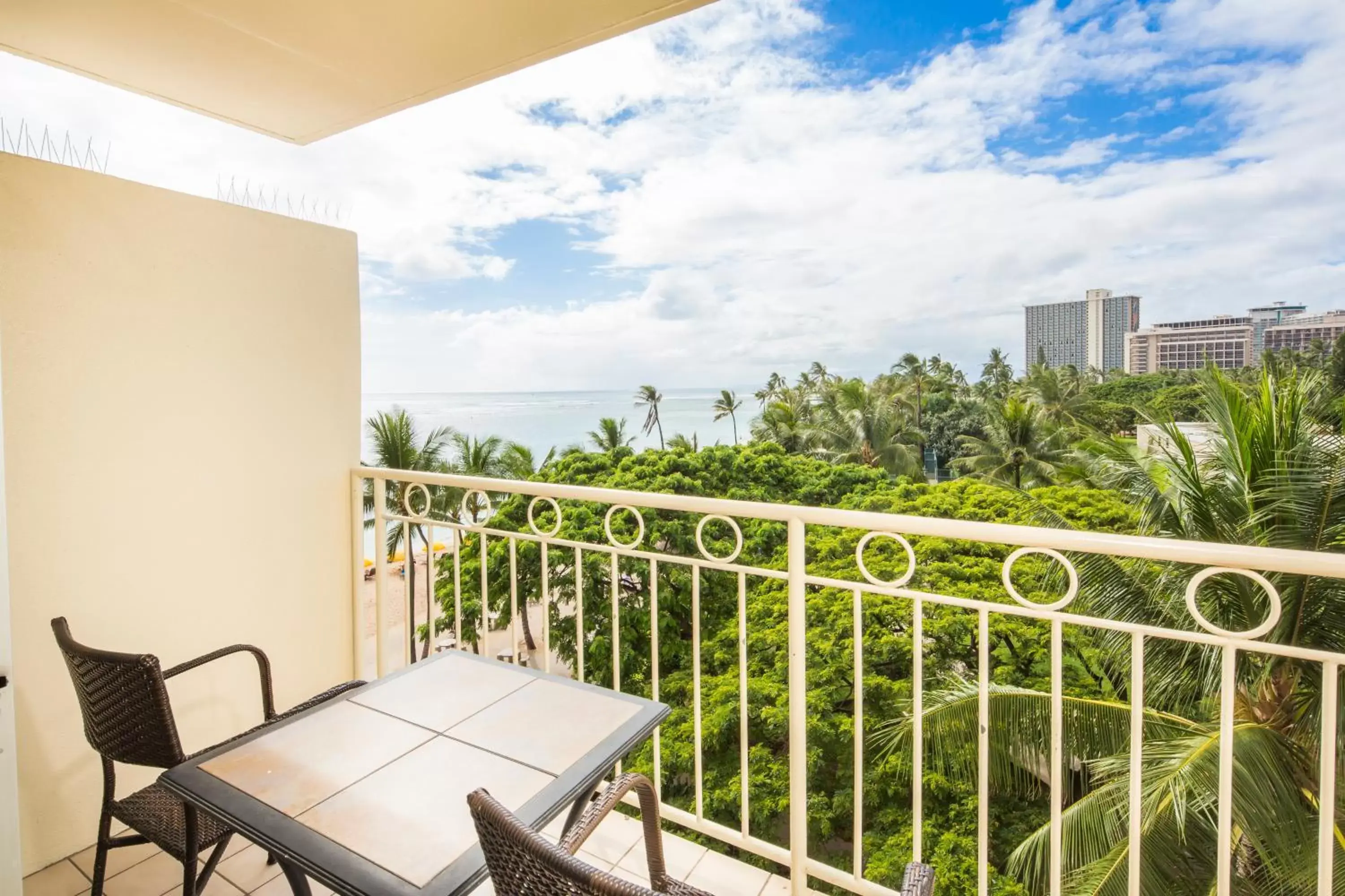 Balcony/Terrace in Castle Waikiki Shore Beachfront Condominiums