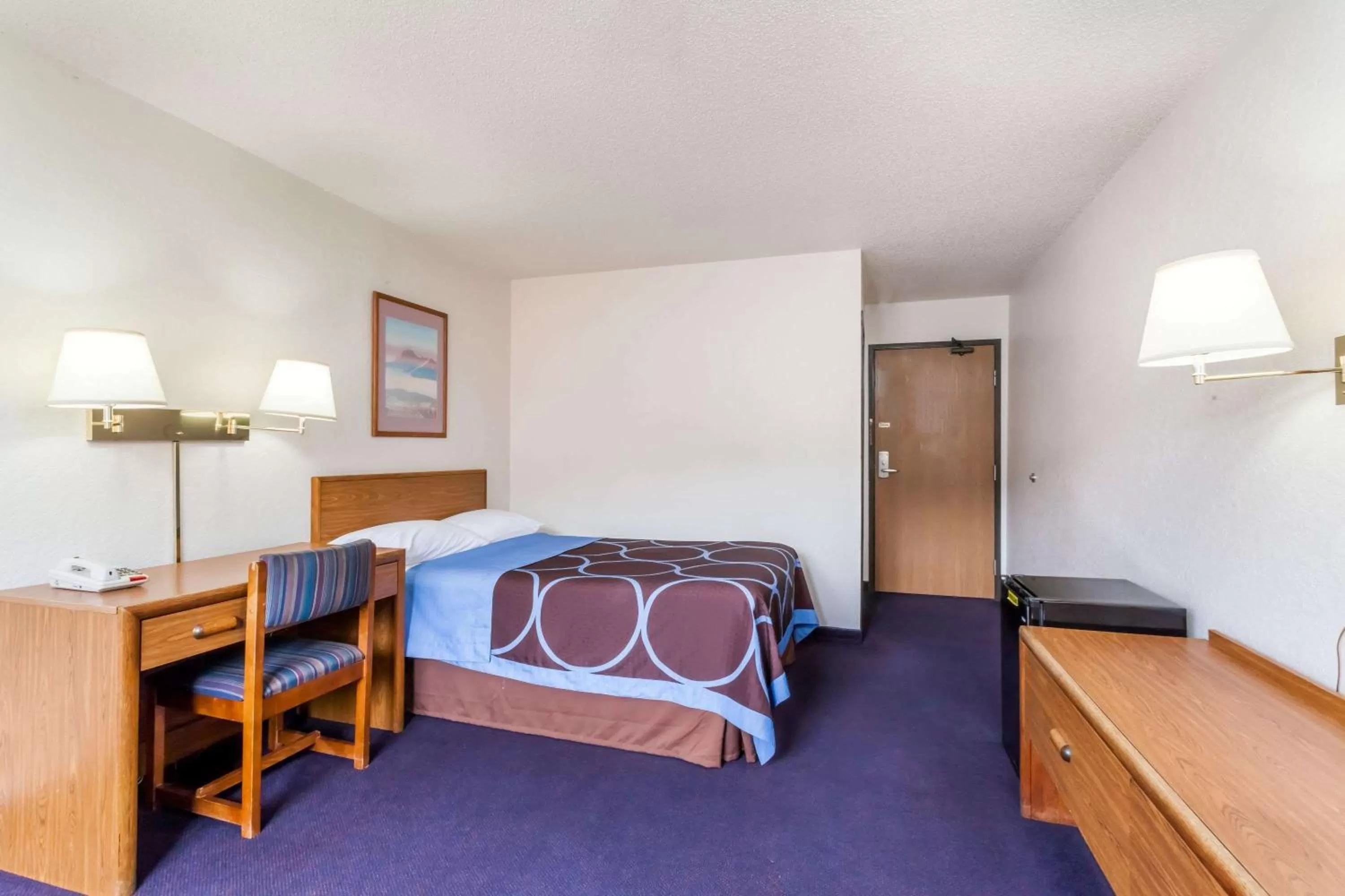 Photo of the whole room, Bed in Super 8 by Wyndham Sidney NY