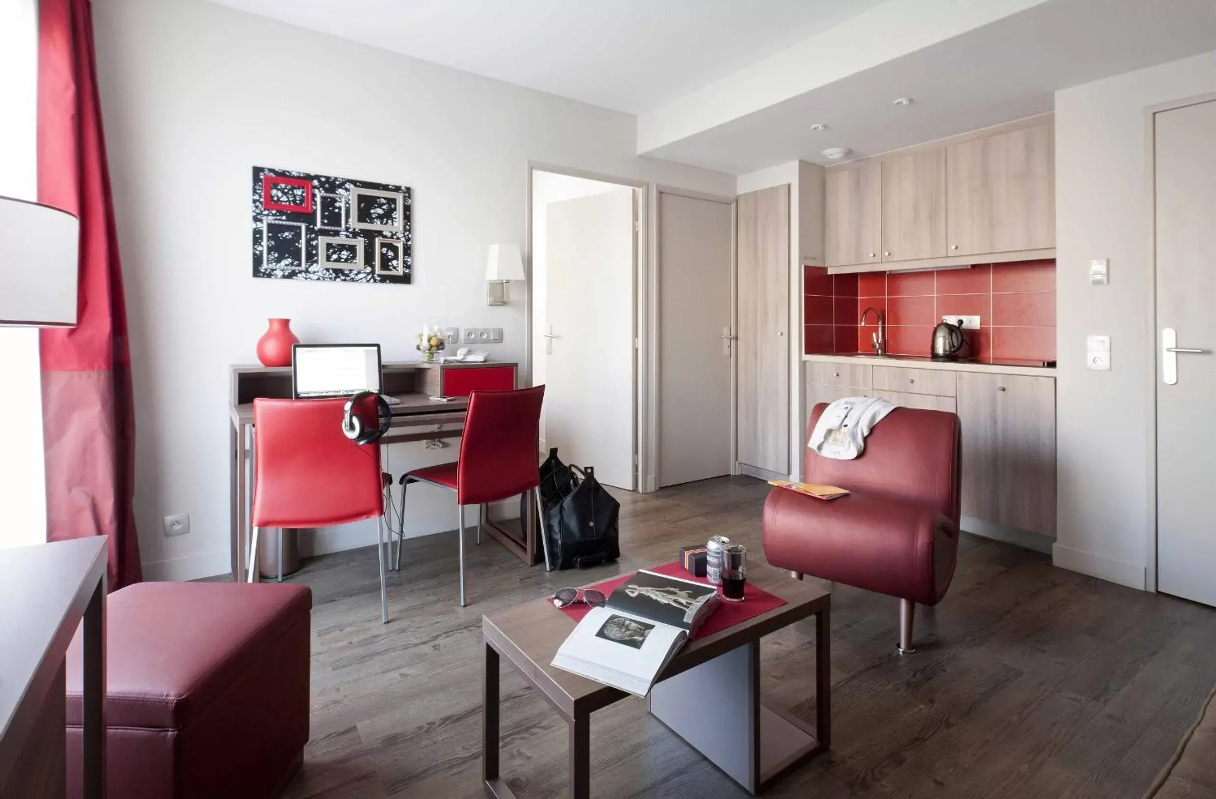 Living room, Seating Area in Aparthotel Adagio Aix-en-Provence Centre