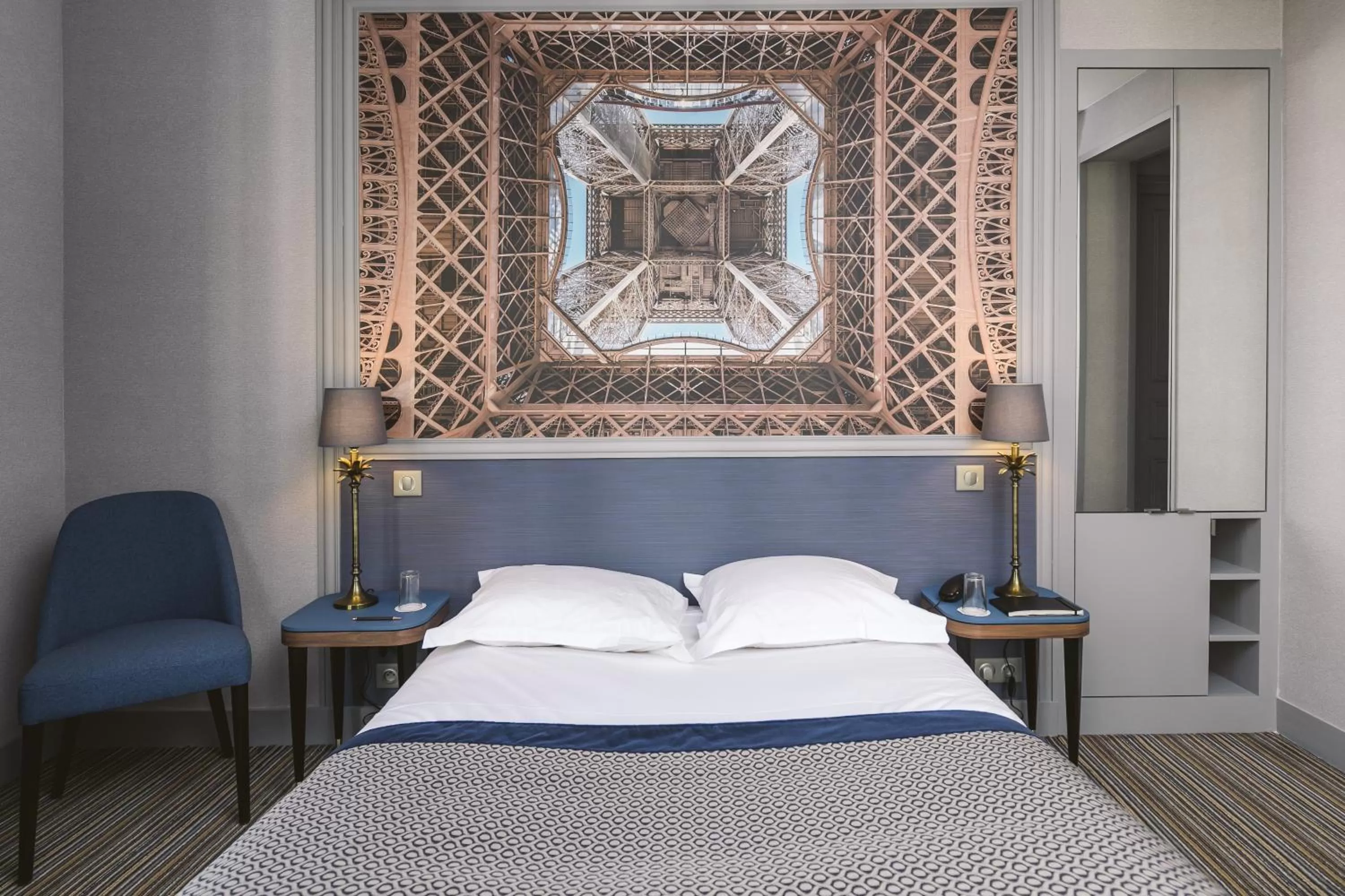 Photo of the whole room, Bed in Hotel Saint Christophe