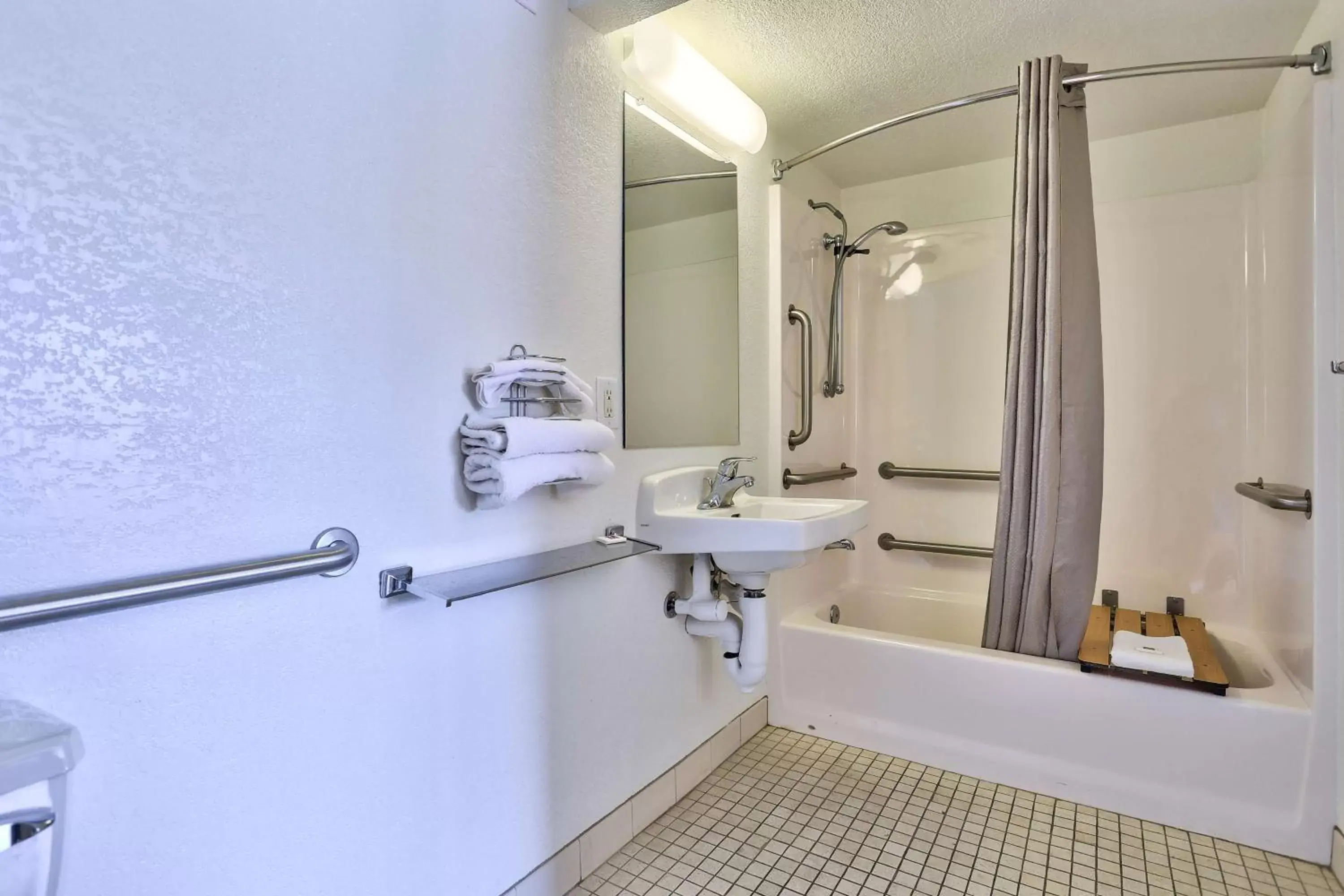 Shower, Bathroom in Motel 6-Flagstaff, AZ - West - Woodland Village