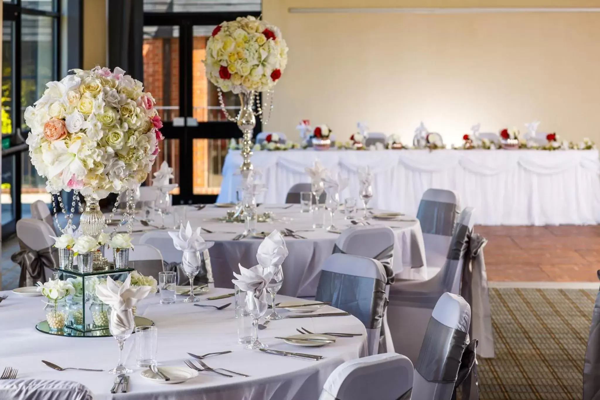Banquet/Function facilities, Restaurant/Places to Eat in Holiday Inn Brentwood, an IHG Hotel