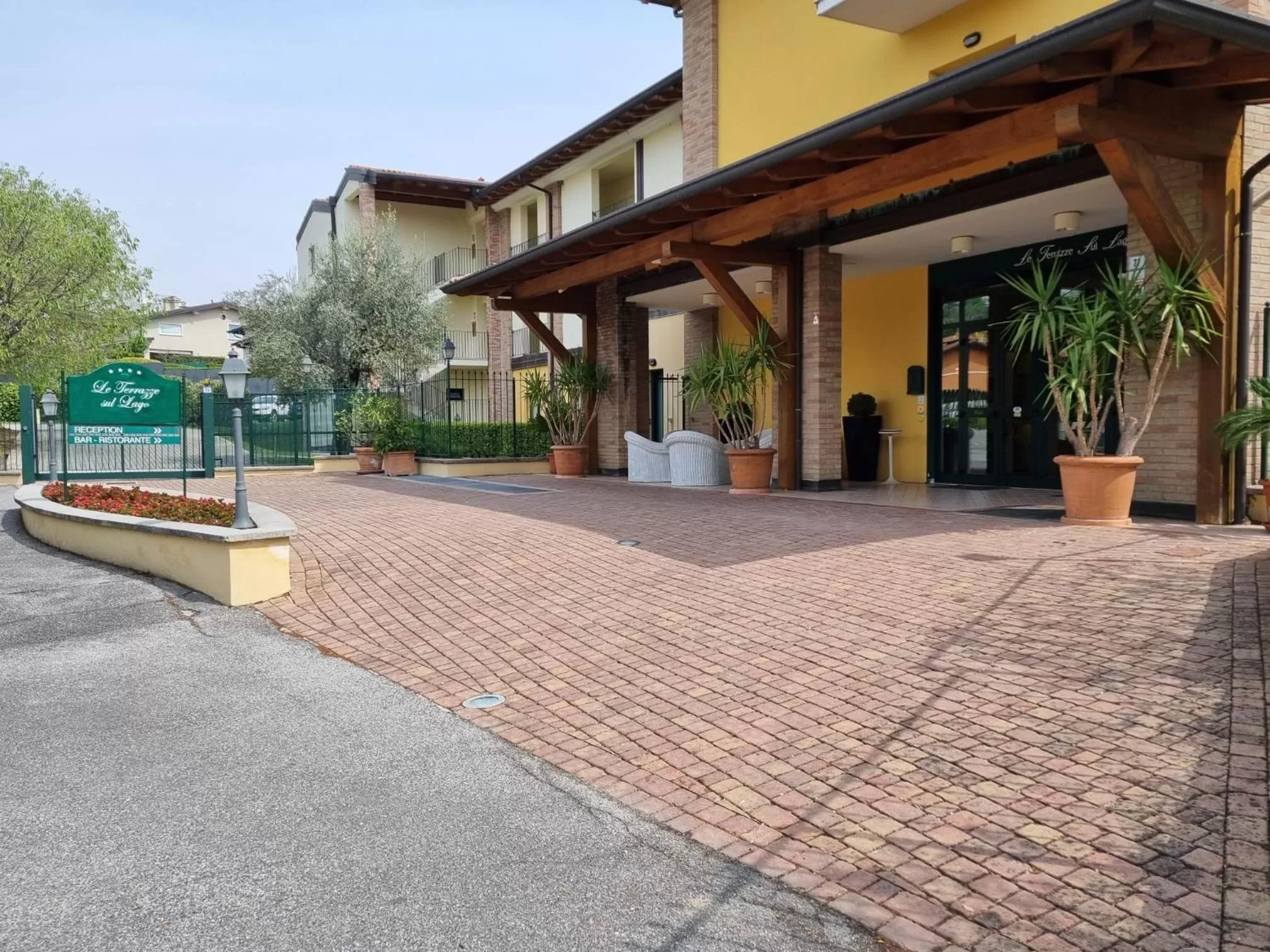 Property building in Le Terrazze sul Lago Hotel & Residence