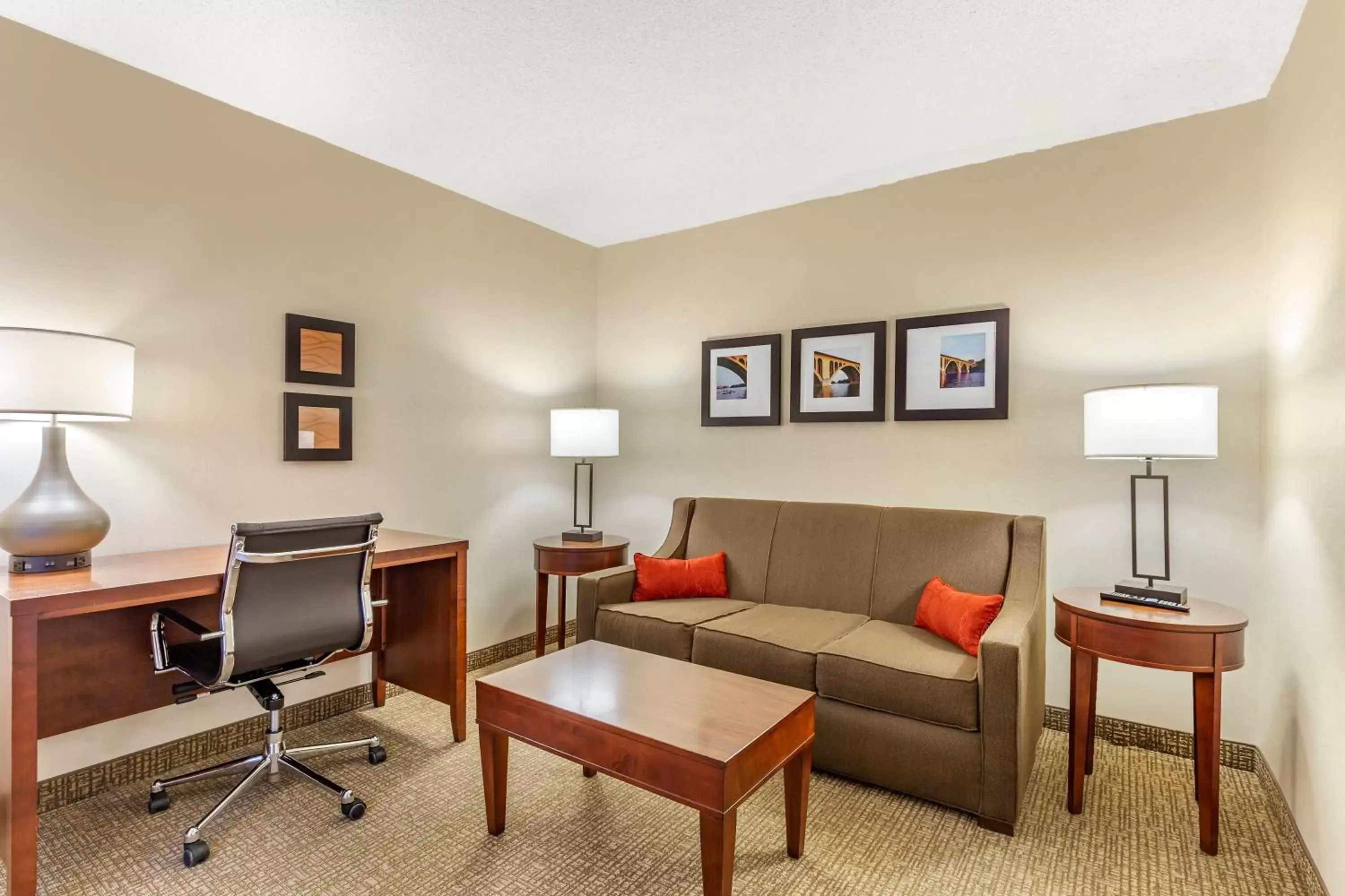 Living room, Seating Area in Comfort Inn Quantico