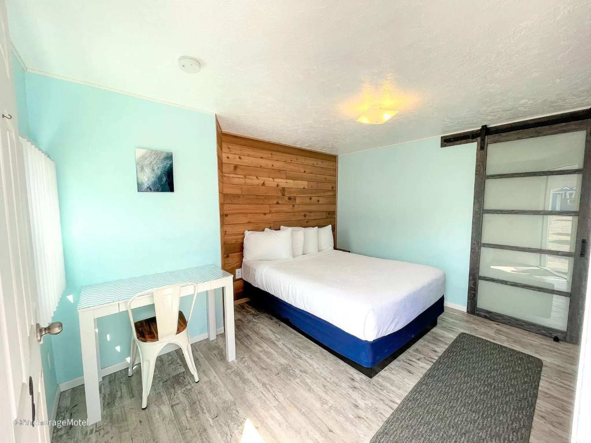 Bed in The Anchorage Motel