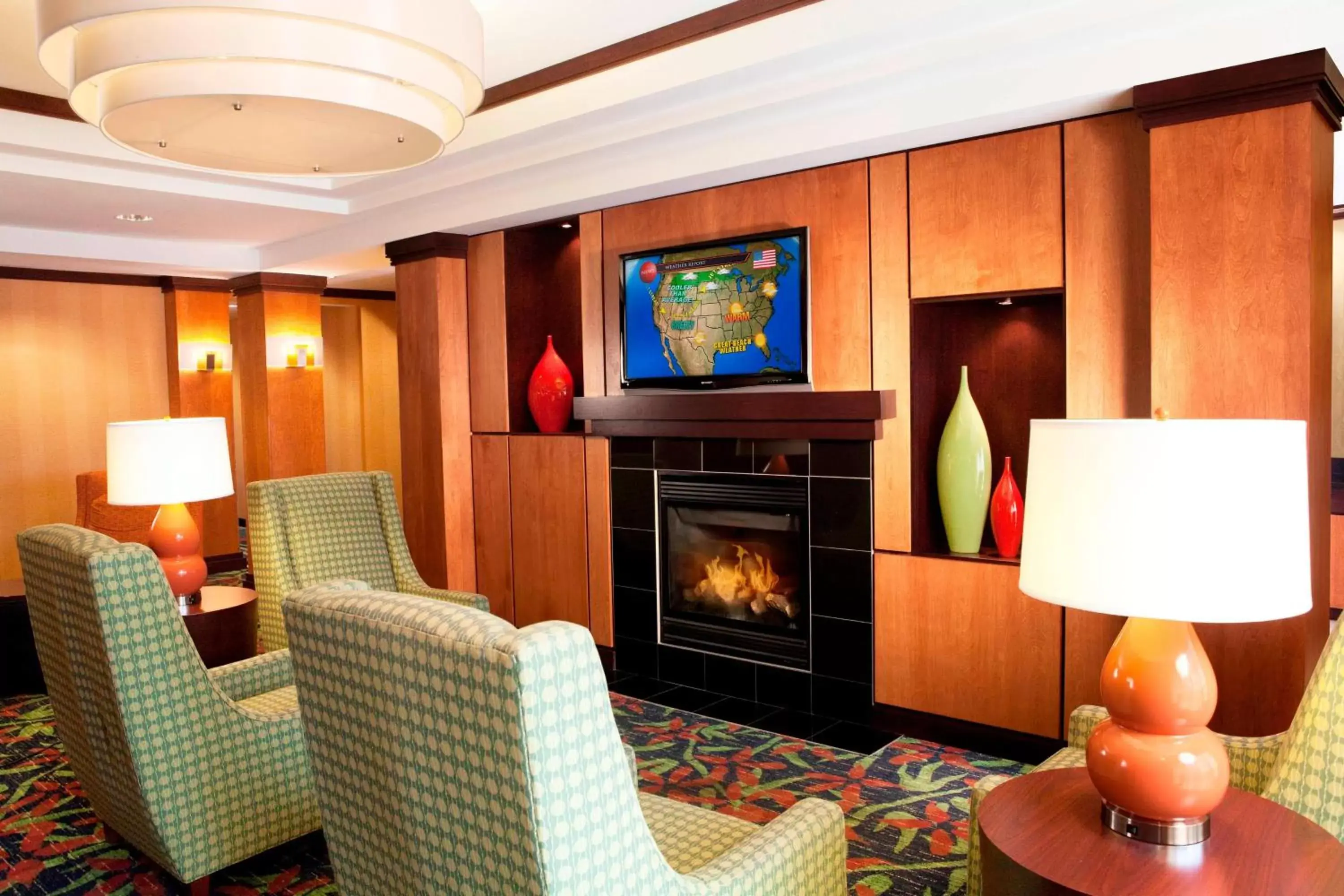 Lobby or reception, TV/Entertainment Center in Fairfield Inn & Suites Des Moines Airport