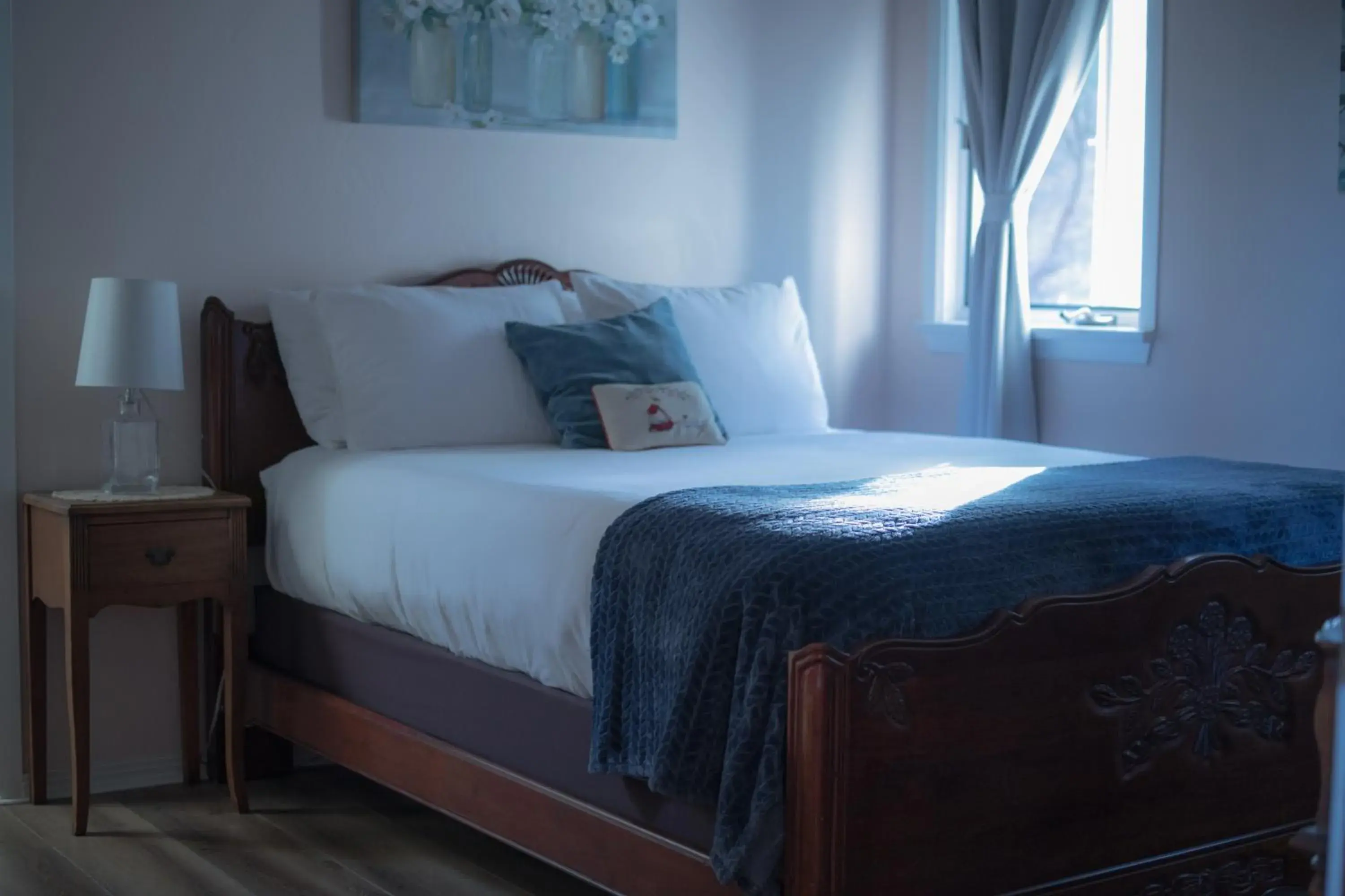 Bedroom, Bed in Tucker Peak Lodge