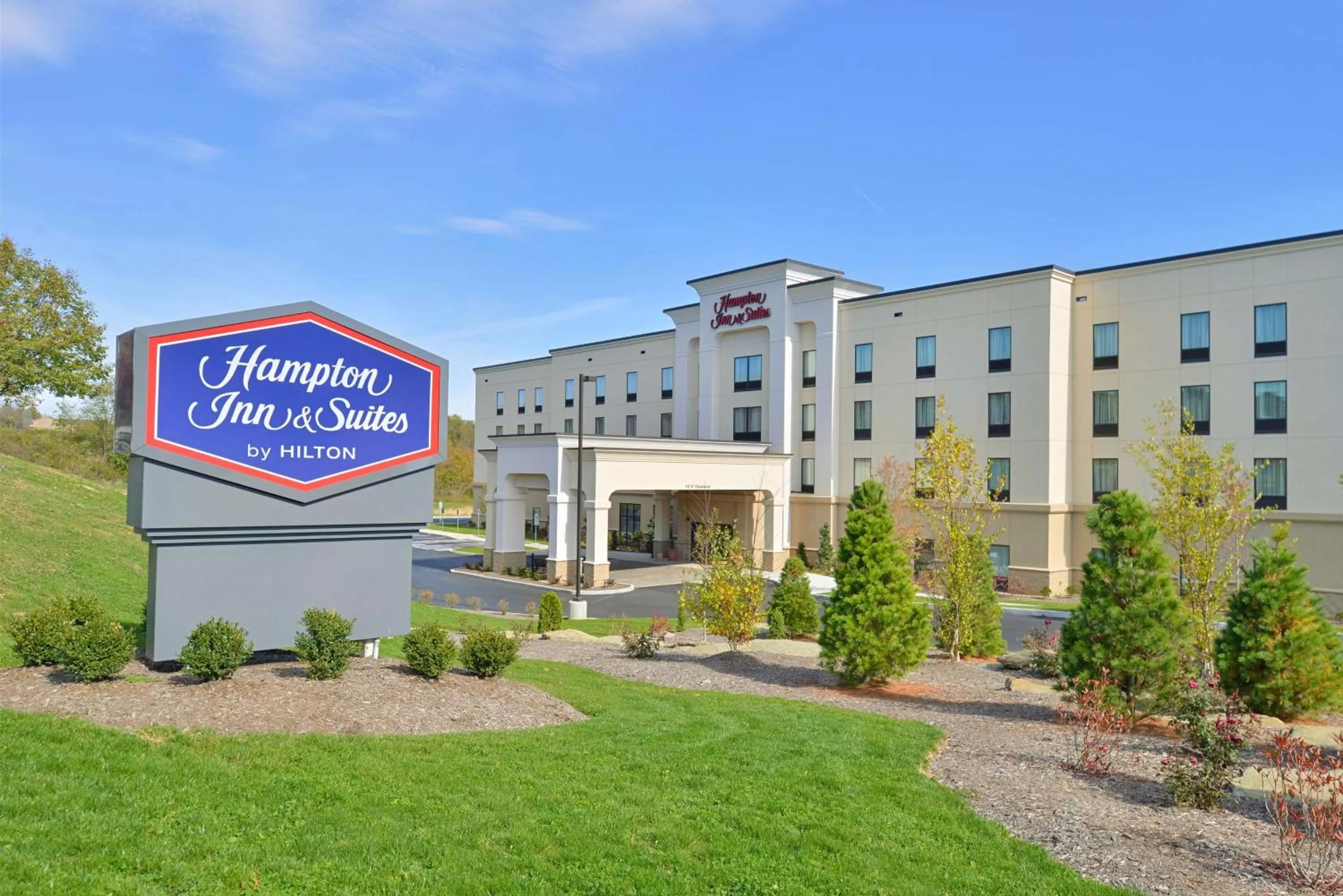 Property building in Hampton Inn & Suites California University-Pittsburgh