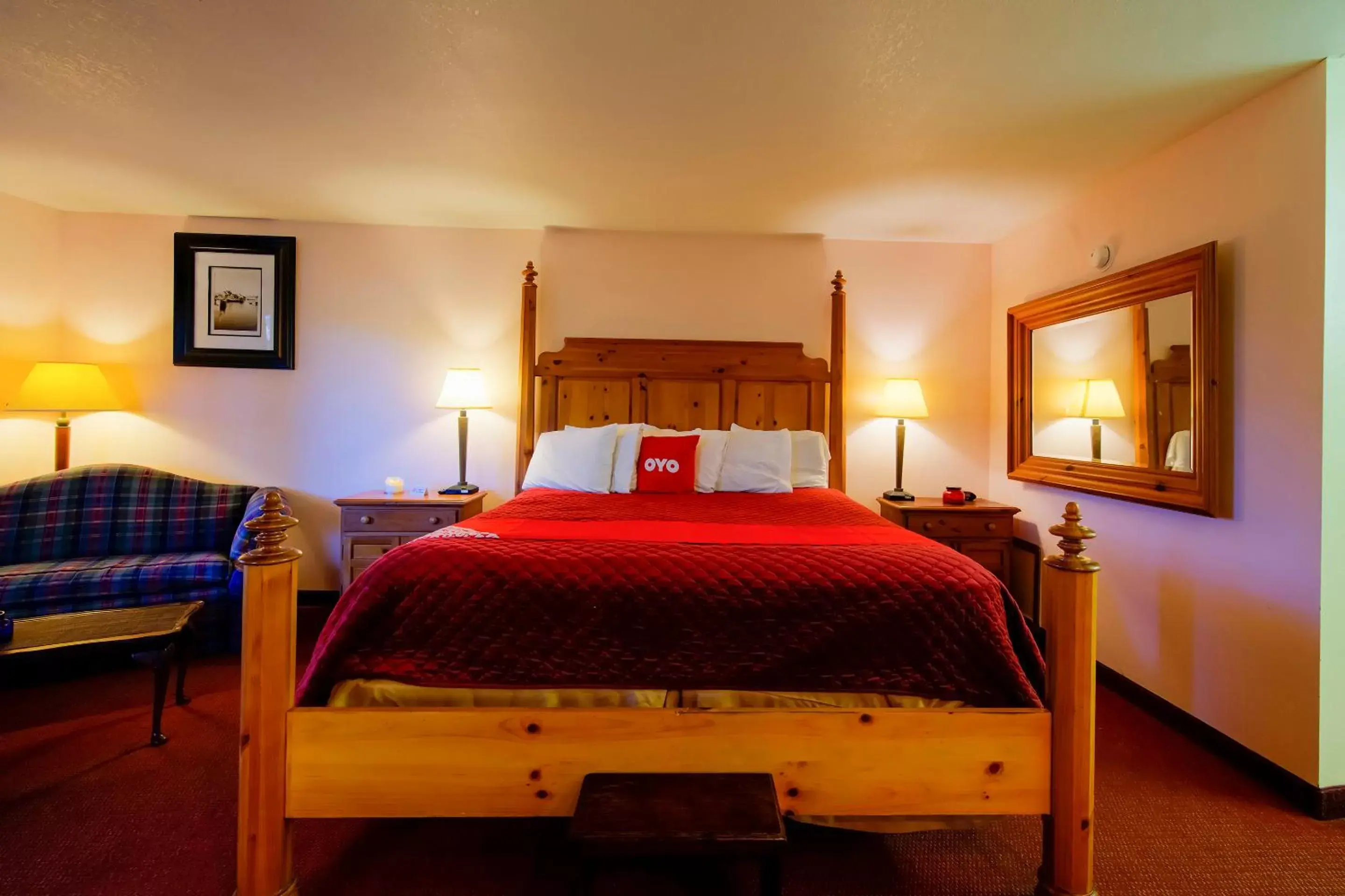 Bedroom, Bed in Hotel O Eureka Springs - Christ of Ozark Area