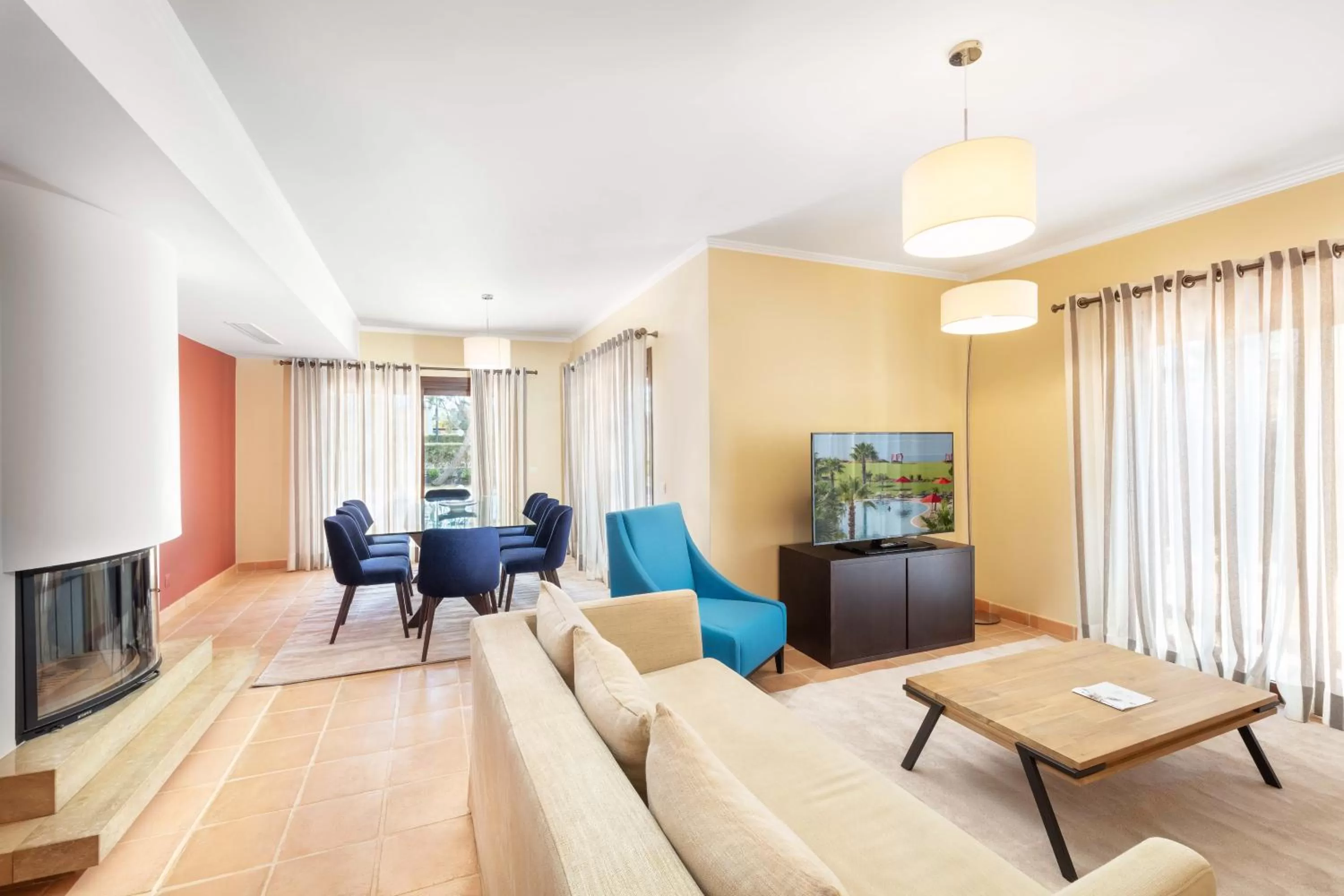 Communal lounge/ TV room in Cascade Wellness Resort