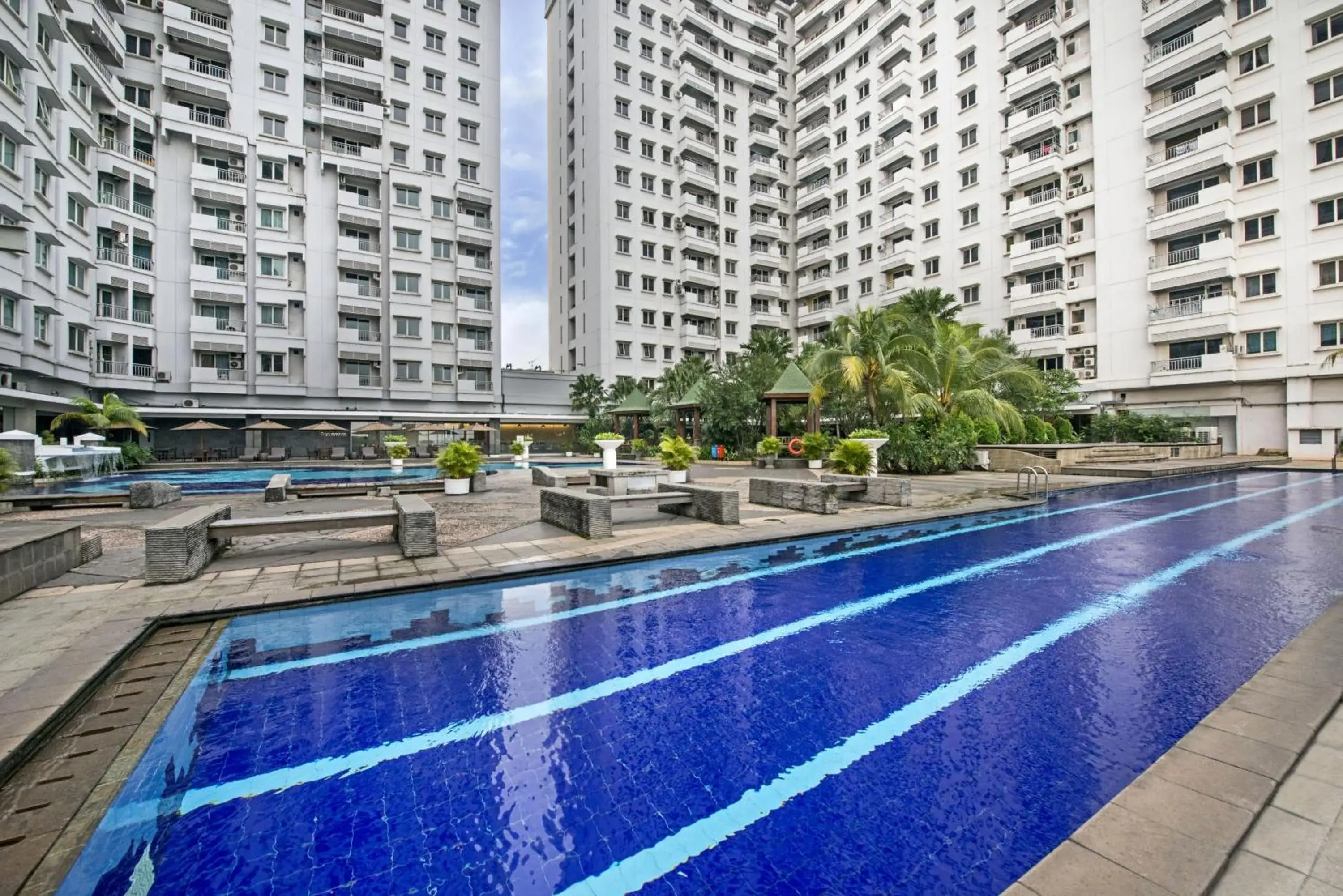 Swimming pool in Grand Whiz Poins Simatupang Jakarta Swimming pool in Grand Whiz Poins Simatupang Jakarta