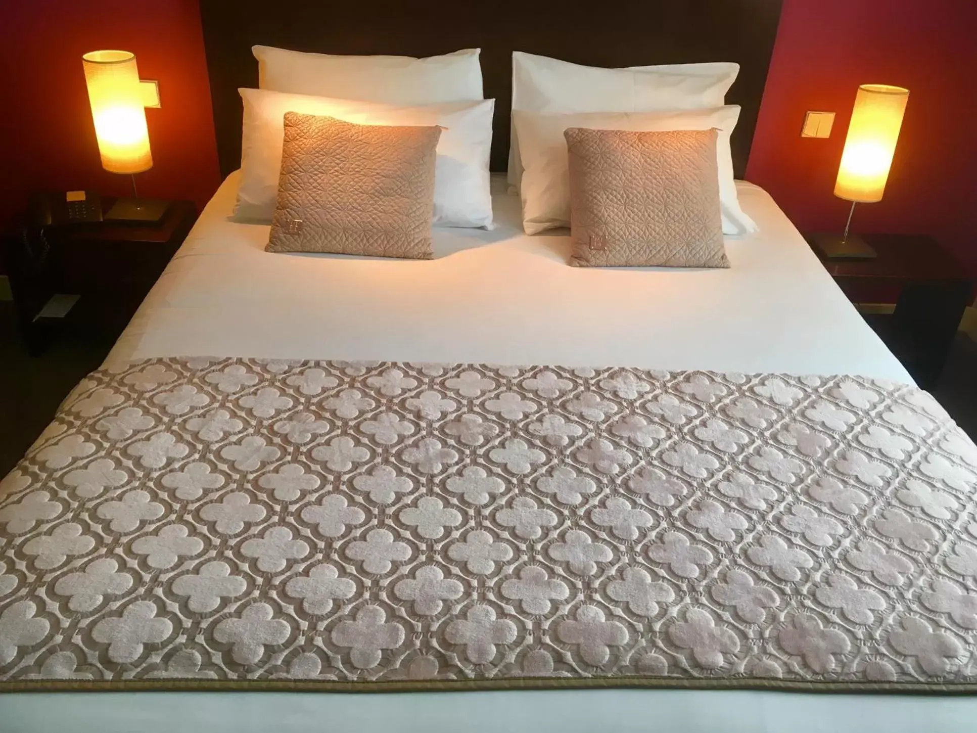 Bed in Best Western Adagio Saumur