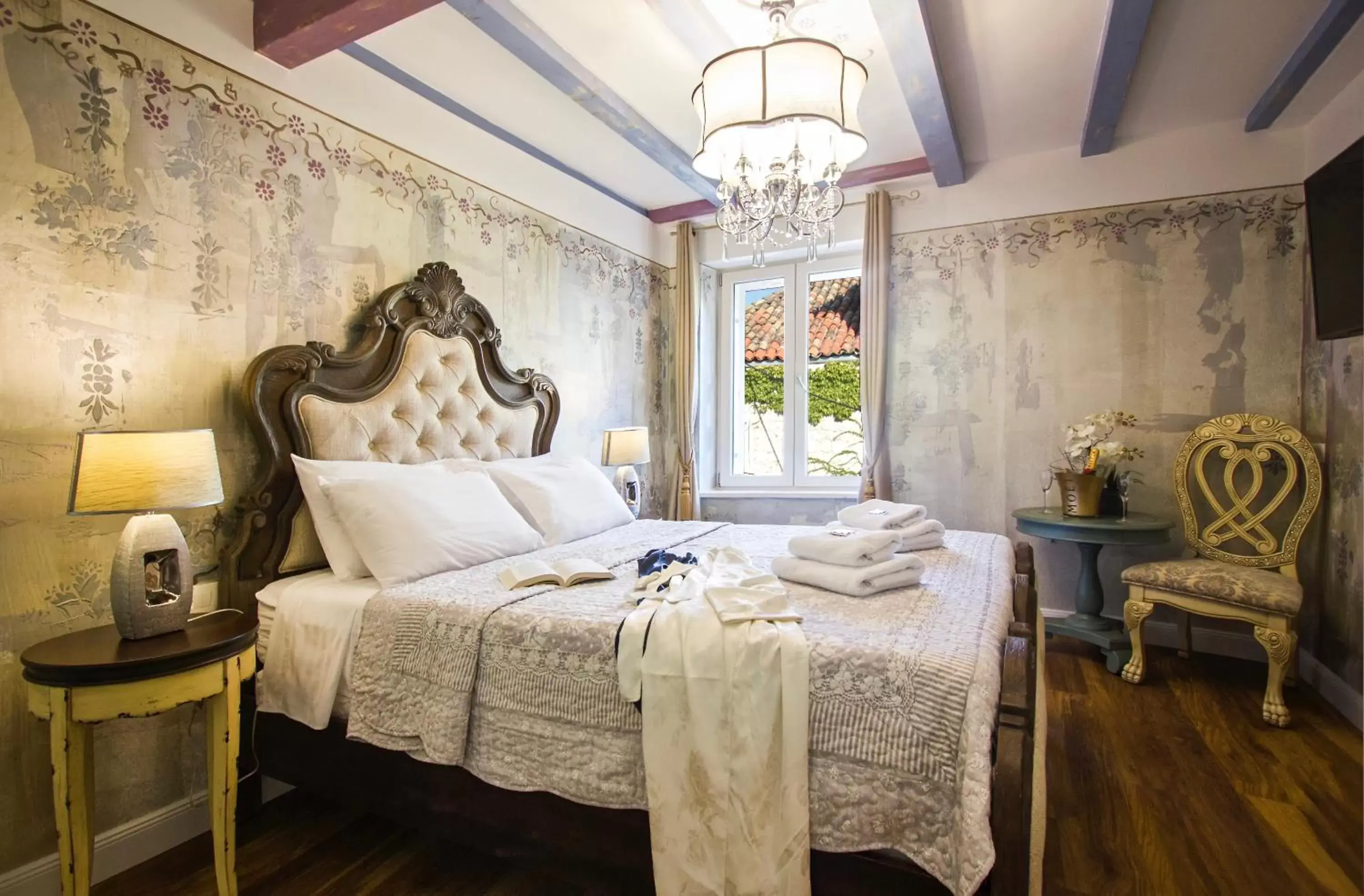 Bed in Plaza Marchi Old Town - MAG Quaint & Elegant Boutique Hotels