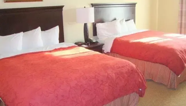 Queen Room with Two Queen Beds - Non-Smoking in Country Inn & Suites by Radisson, Petersburg, VA Queen Room with Two Queen Beds - Non-Smoking in Country Inn & Suites by Radisson, Petersburg, VA