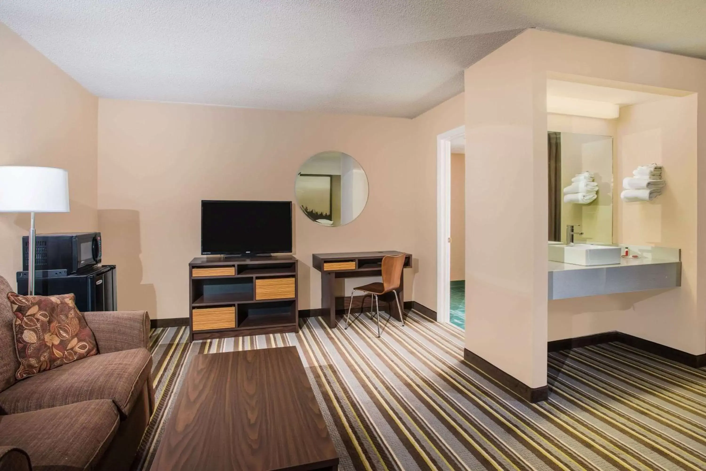 Photo of the whole room, TV/Entertainment Center in Super 8 by Wyndham Sevierville Riverside