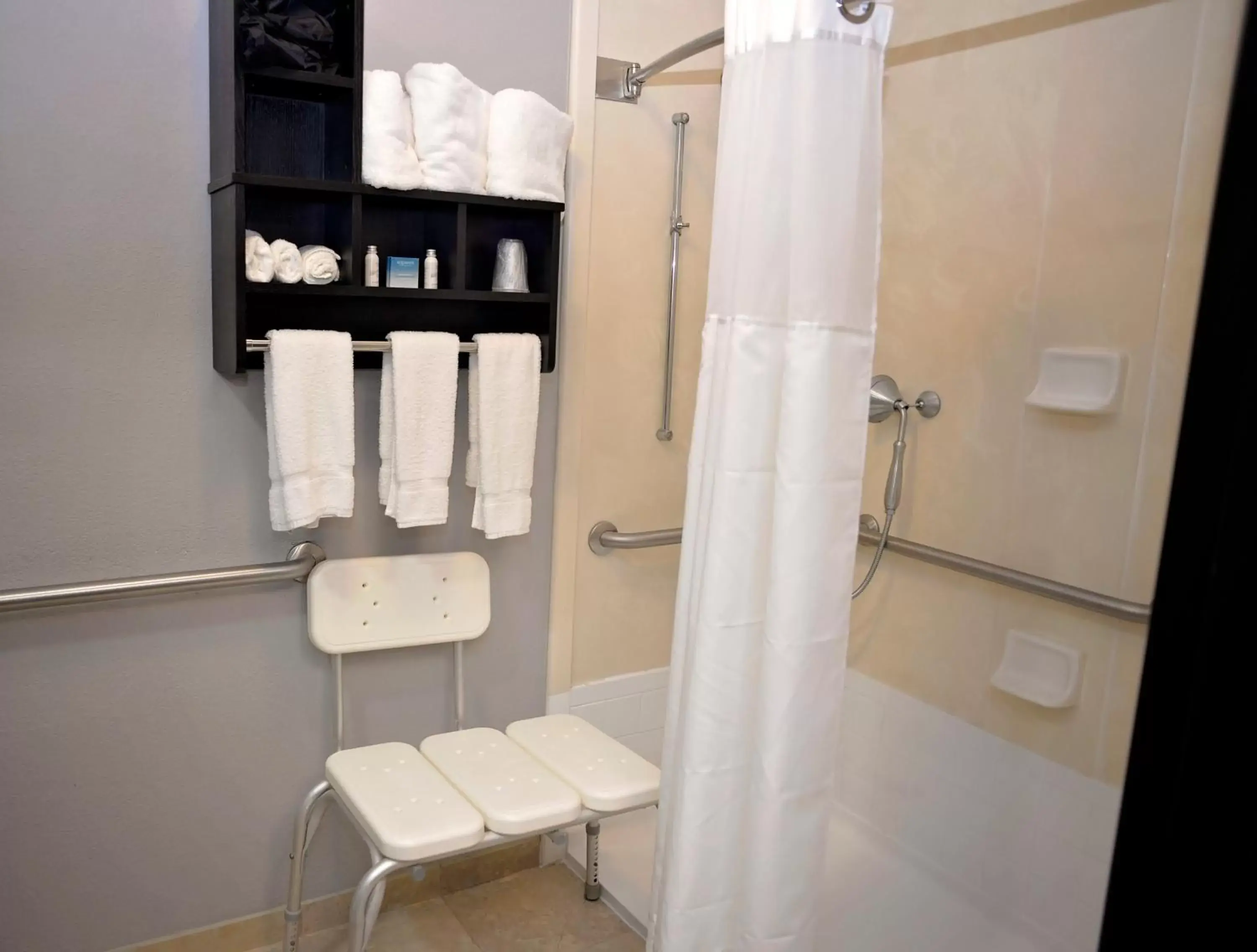 Bathroom in Comfort Inn & Suites Carrollton